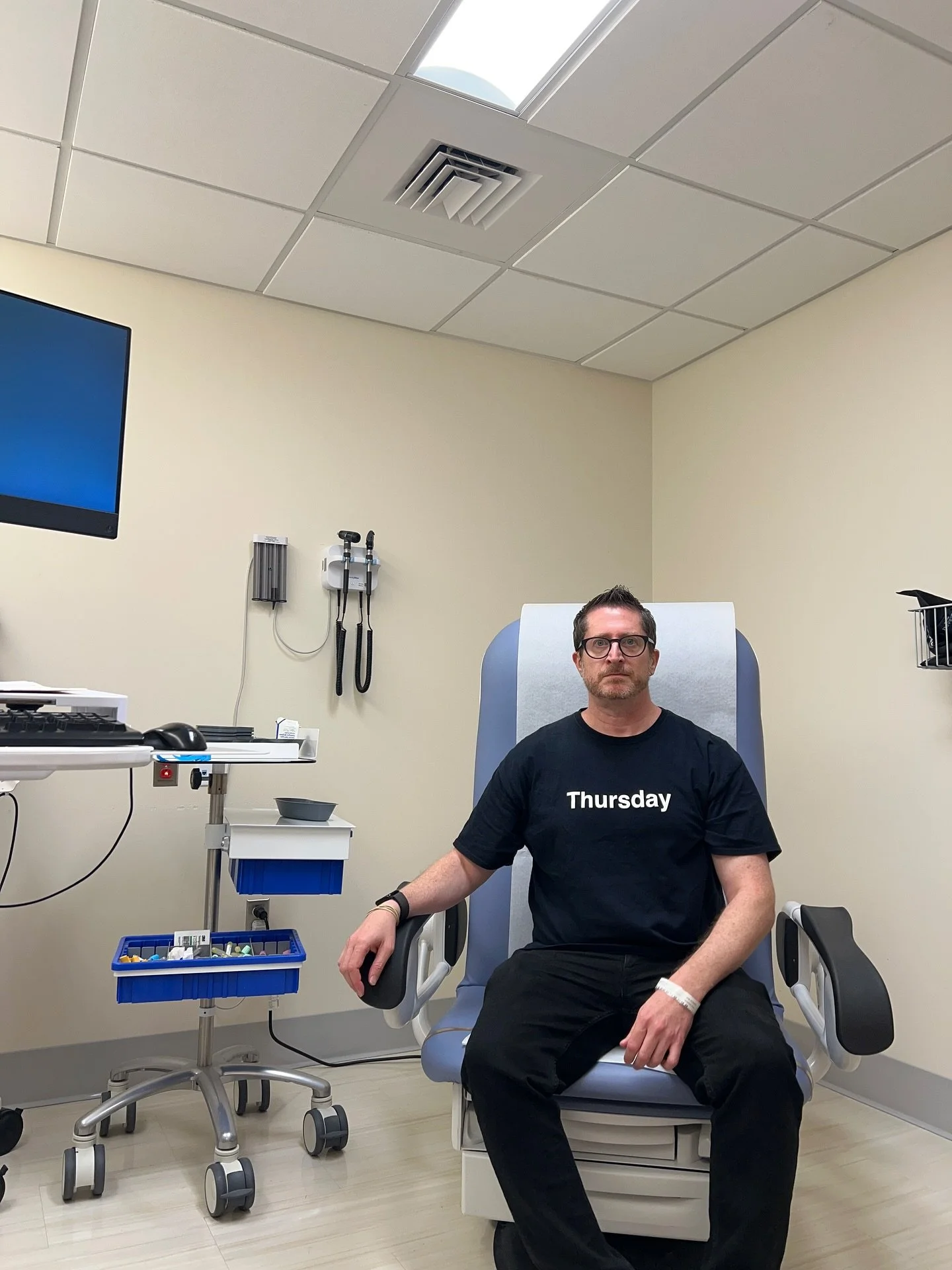 Today is Thursday. Here I am in my Thursday shirt. #art #davidgregharth #harth #thursday #dayoftheweek #dotw