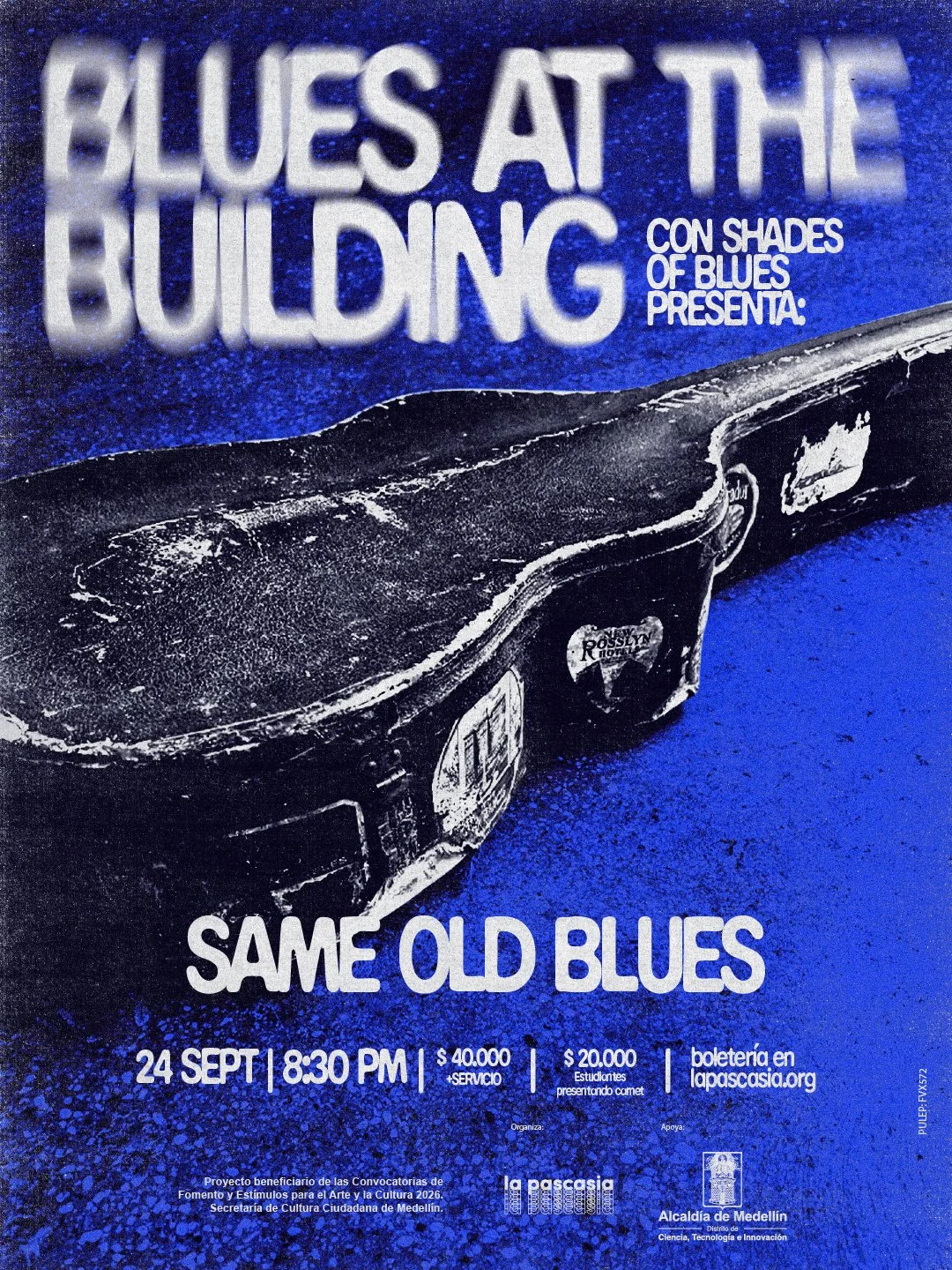 BLUES AT THE BUILDING CON SHADES OF BLUES