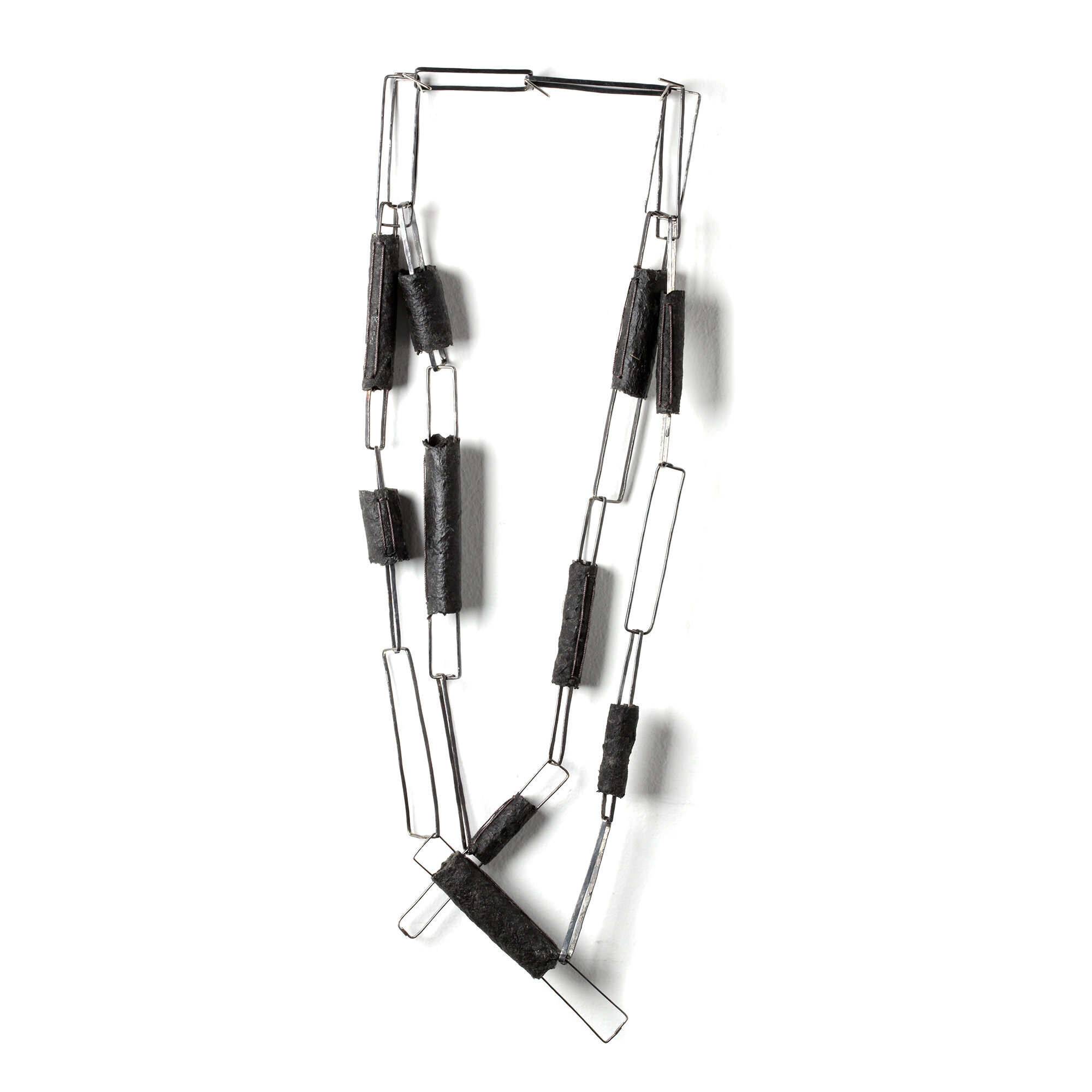 3-Roll In Chain Necklace_08.jpg