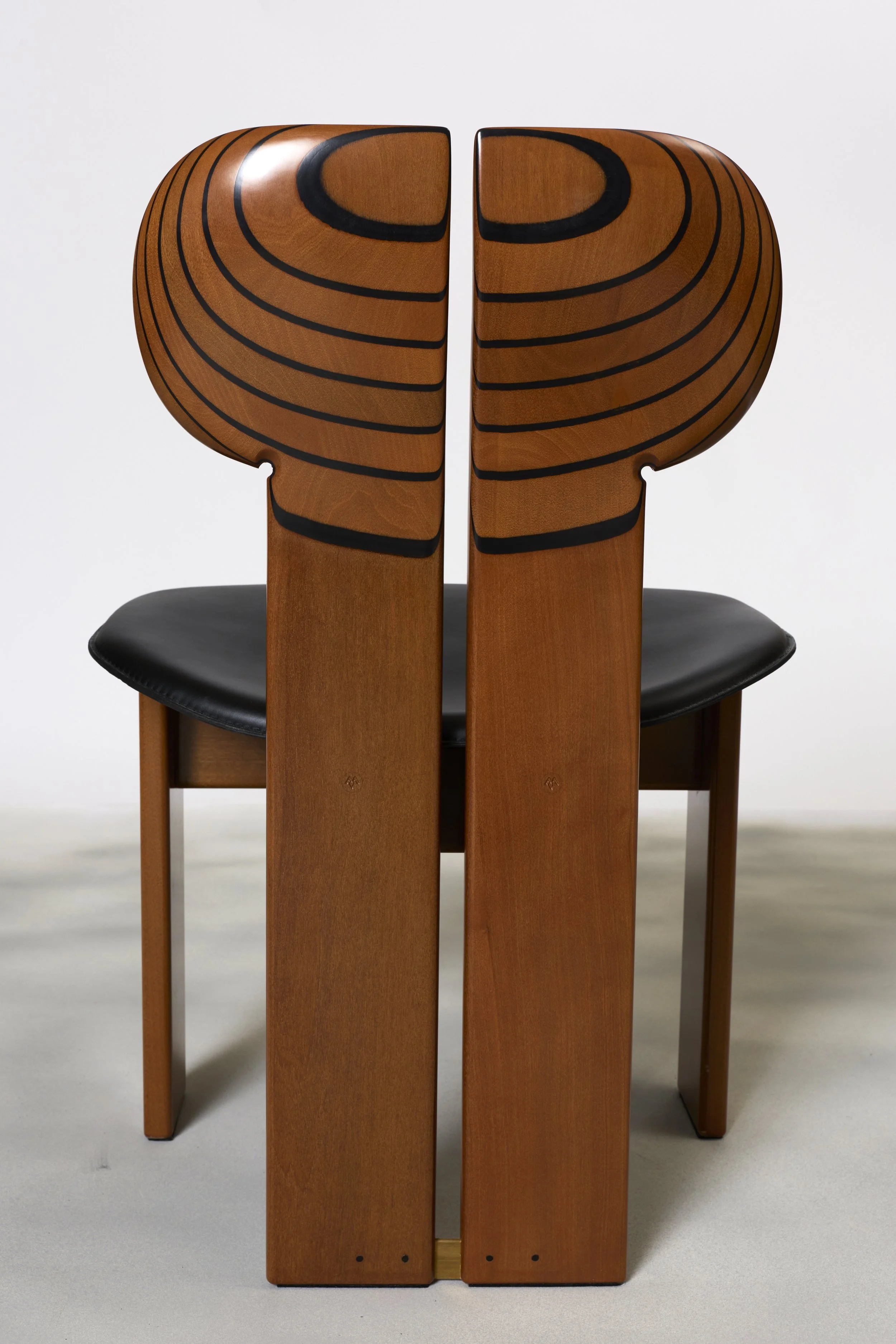 AP ROOM BLACK AND BROWN CHAIR2.JPG