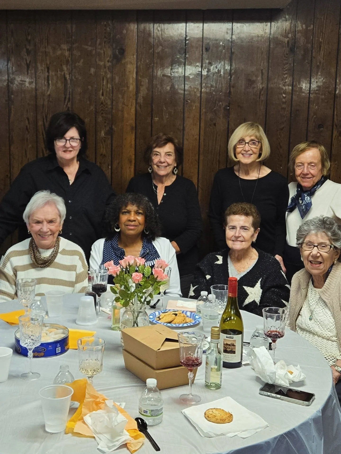 WCA Gals On the Go! 

A group of WCA clubwomen enjoying this Good Friday with Fish &amp; Chips dinner to benefit the @tallcedarsinternational of Lebanon at the Clifton Masonic Lodge in @clifton_nj 

#womansclubofallwood #makingadifference #oneproject