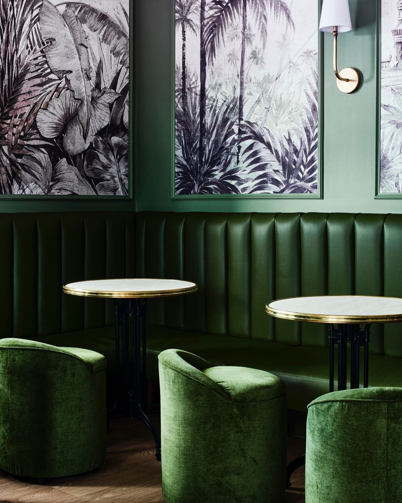Who doesn&rsquo;t love a bit of green velvet and brass?
We loved designing this British Colonial inspired bar in Malvern East. 
@rutherfordscnr is the perfect spot to enjoy a cocktail on a Friday night!

Venue @rutherfordscnr 
Fit-Out &amp; Interior 