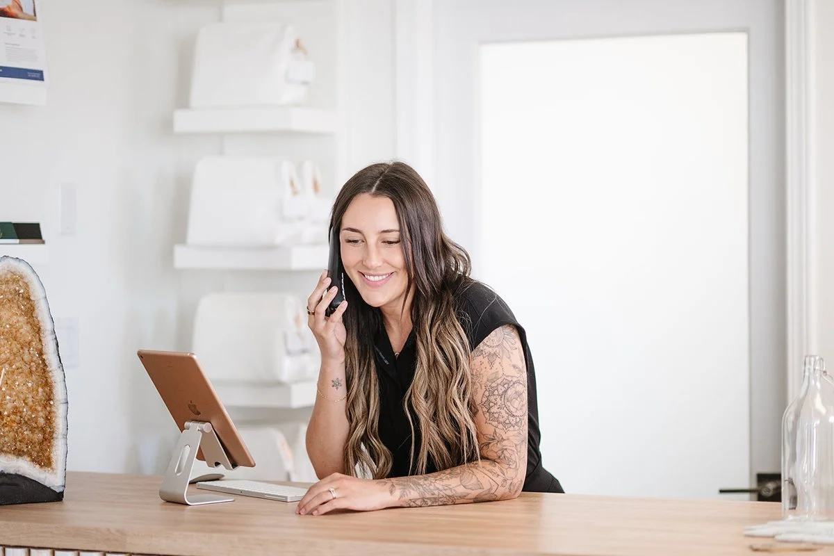front-desk-Courtenay-spajpg.jpg