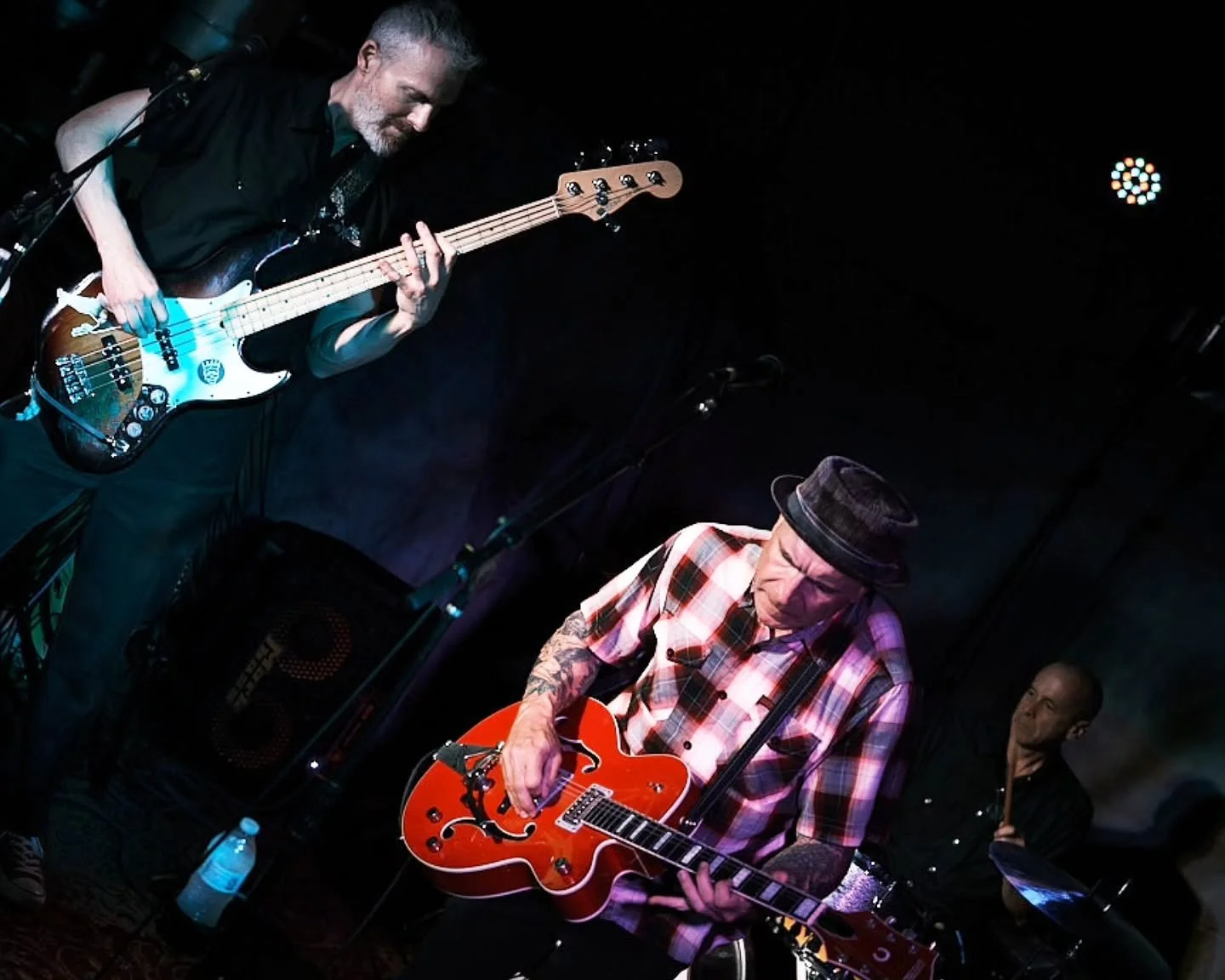 Night 3 of @normanmusicfestival ft. some new faves of mine, @vibrokings and @otherthingsok ! Finishing off the night with the eternally badass @costanzas405 ! Mega style points to The Other Things front man!

#musicfestival #rockabilly #punkrock #met