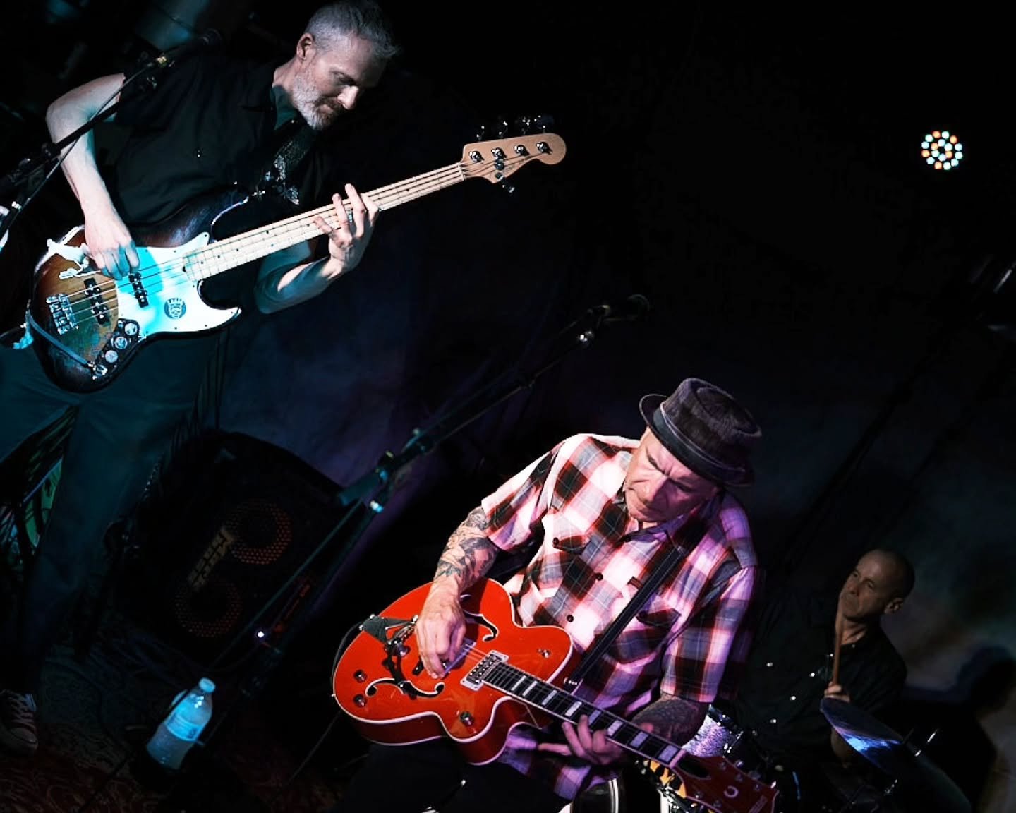 Night 3 of @normanmusicfestival ft. some new faves of mine, @vibrokings and @otherthingsok ! Finishing off the night with the eternally badass @costanzas405 ! Mega style points to The Other Things front man!

#musicfestival #rockabilly #punkrock #met