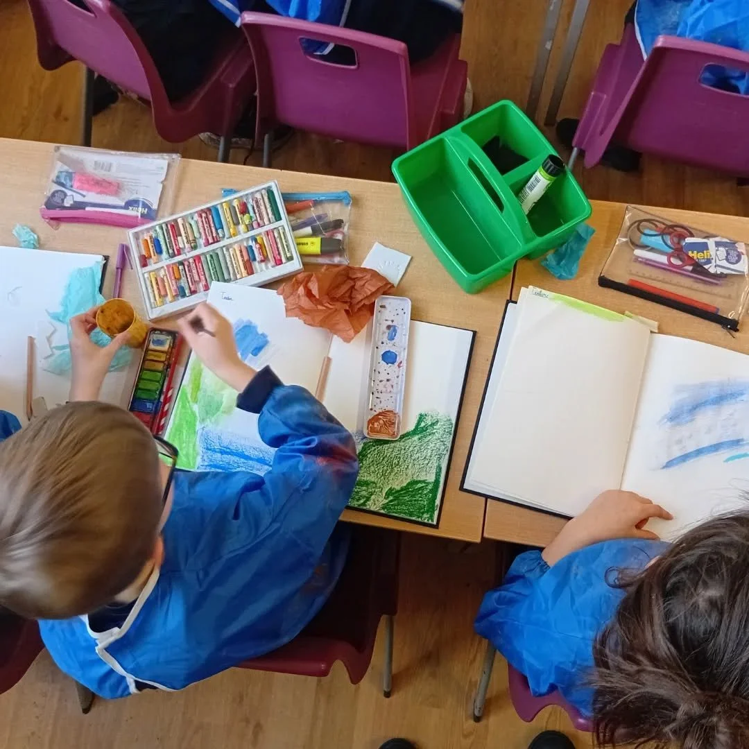 🎨 Children in Y3 have been experimenting with texture, inspired by the work of Frances Hatch as part of their art unit on landscapes. 🎨