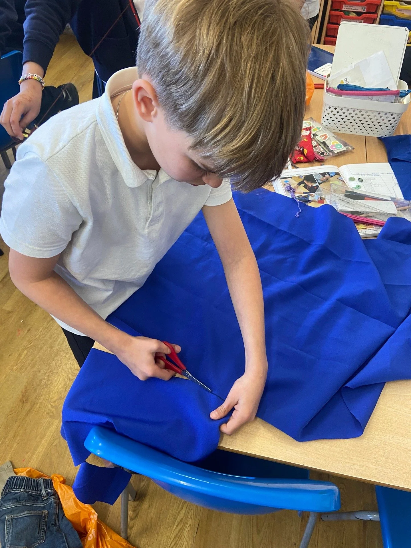 Y6 got creative this week with the spirit of "make do and mend" 🧵✂
Turning old clothes into new items and learning how people stayed resourceful during WW2!