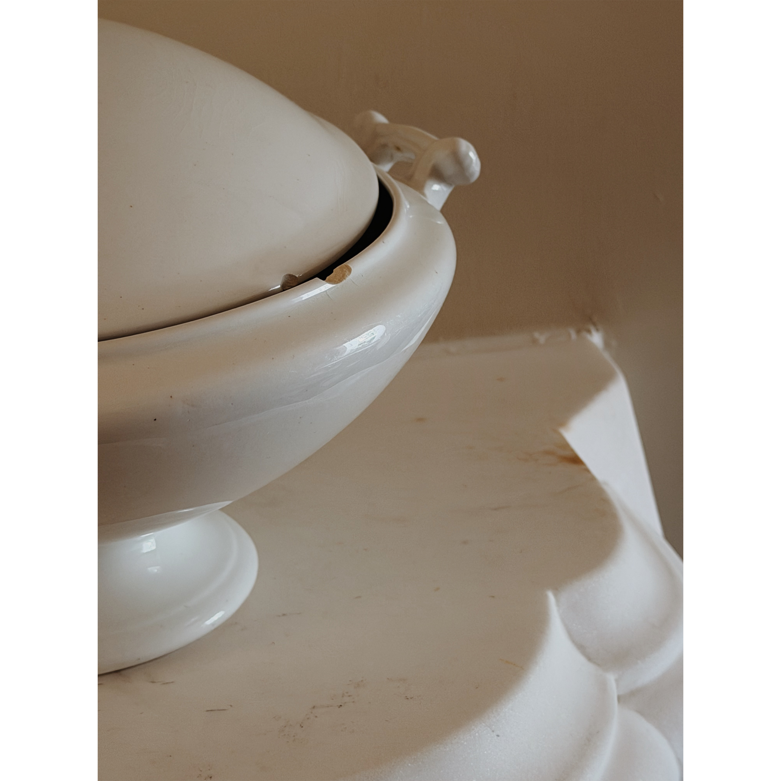 Product_circular tureen chip detail.png