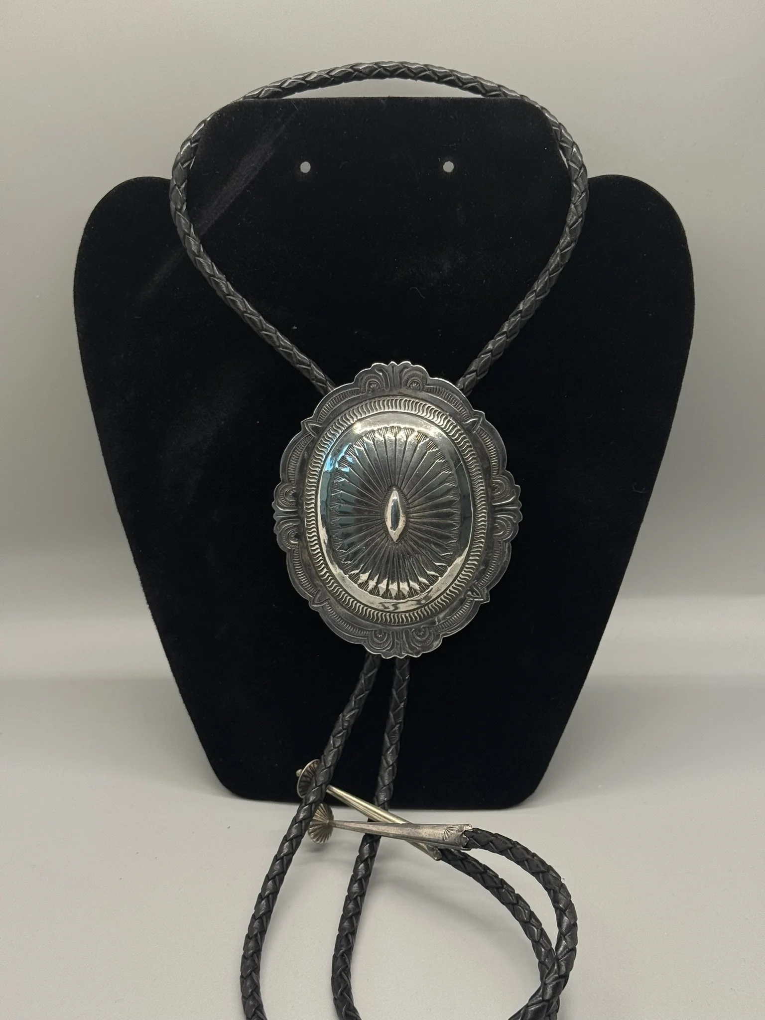 Silver Spectacle Bolo