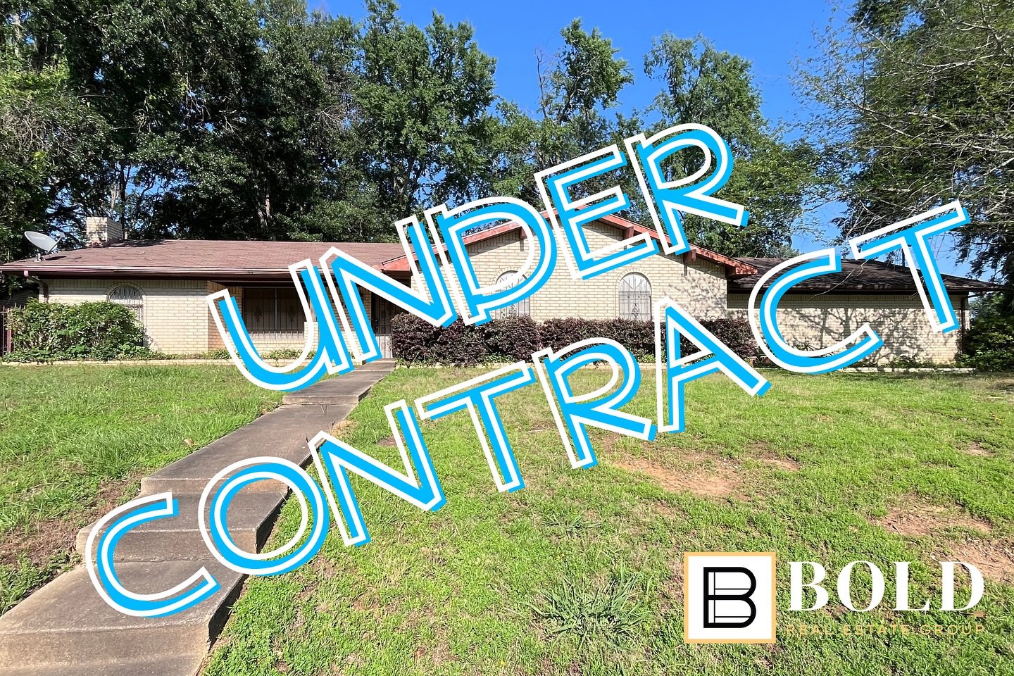 We are UNDER CONTRACT on 600 Deerwood! 🦌