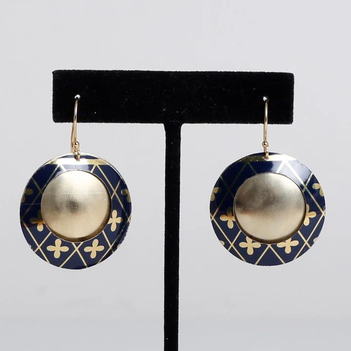 It's springtime (finally!) and we are feeling the need to be light, bright, colourful, and optimistic! Shona Rae dropped off a delightful new selection of work that's helping to inspire the positive shift in seasonal energy around the gallery. Get th