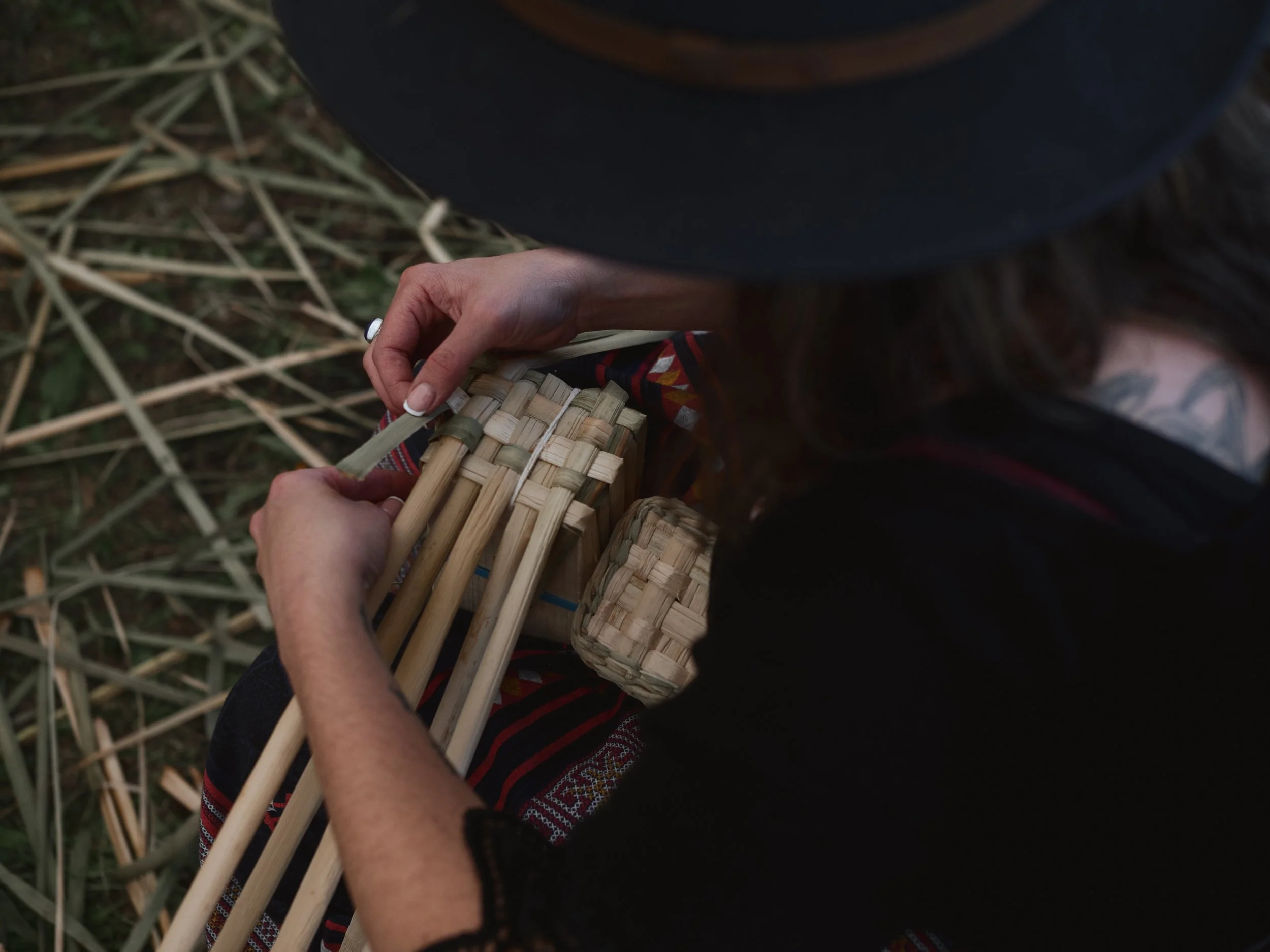 Cattail Berry Basket workshop with Freyja Ulveland