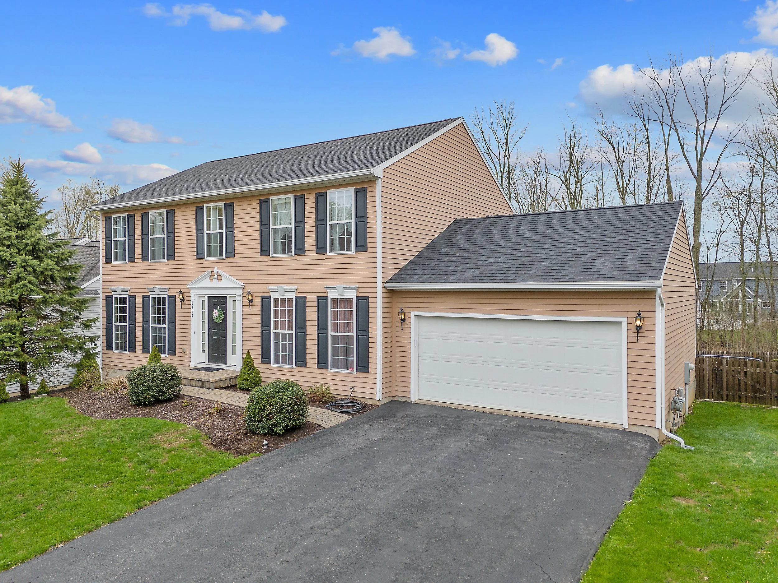 01 - 8294 Luchsinger Ln.jpg