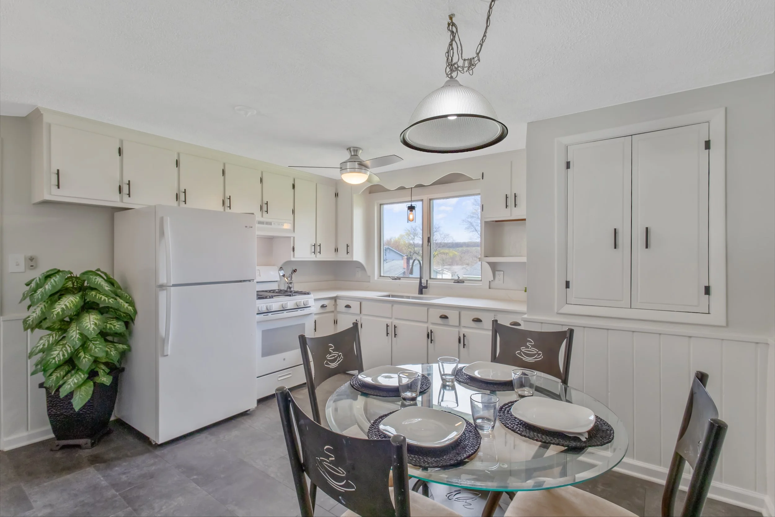 08 - 122 Charles Dr.jpg