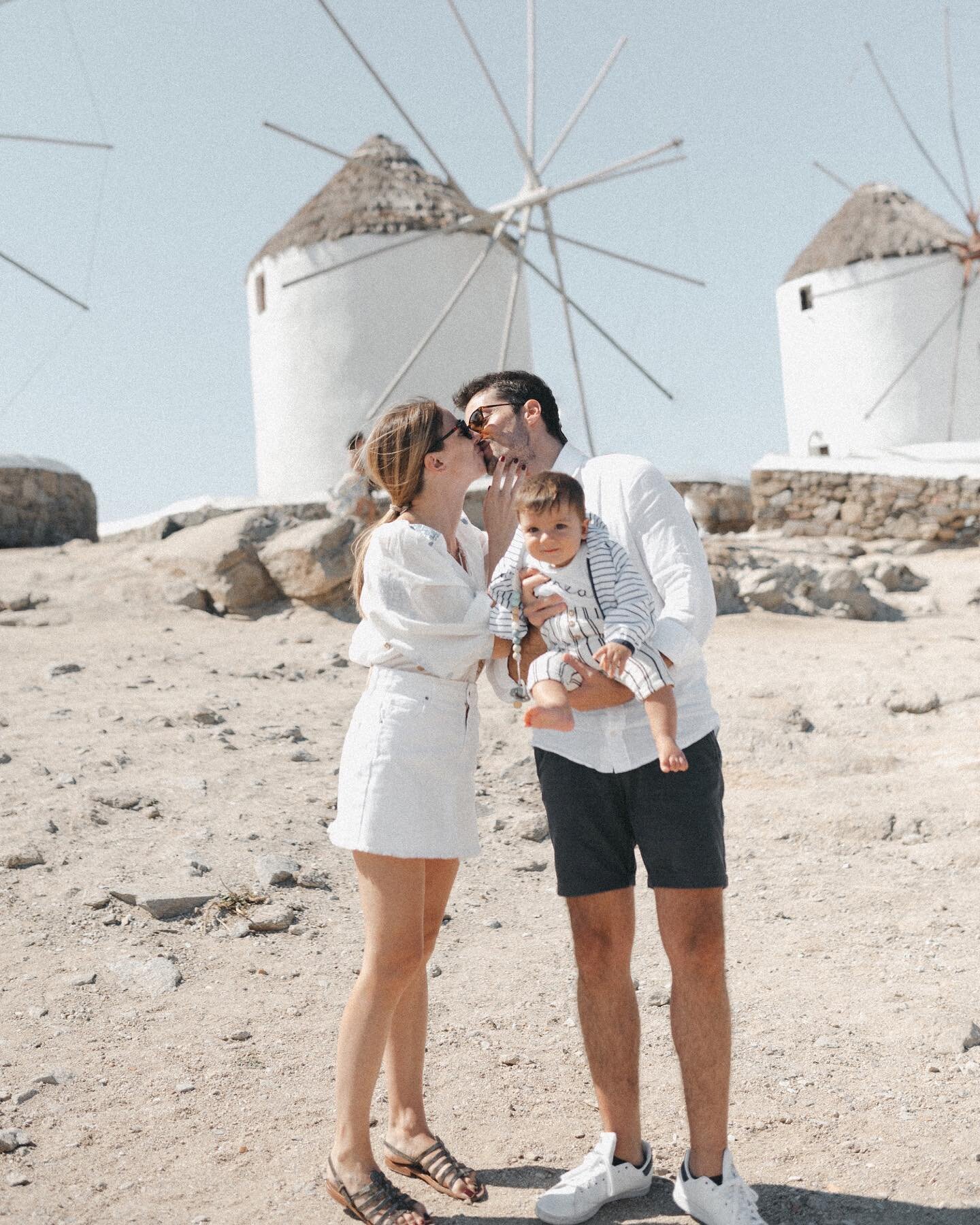 Ilaria, Angelo &amp; sweet little Andrea in Mykonos in September&hellip; the family of three were visiting from Milan and I loved that our paths crossed so I could capture these little moments for them in such a stunning location.

Check my travel da