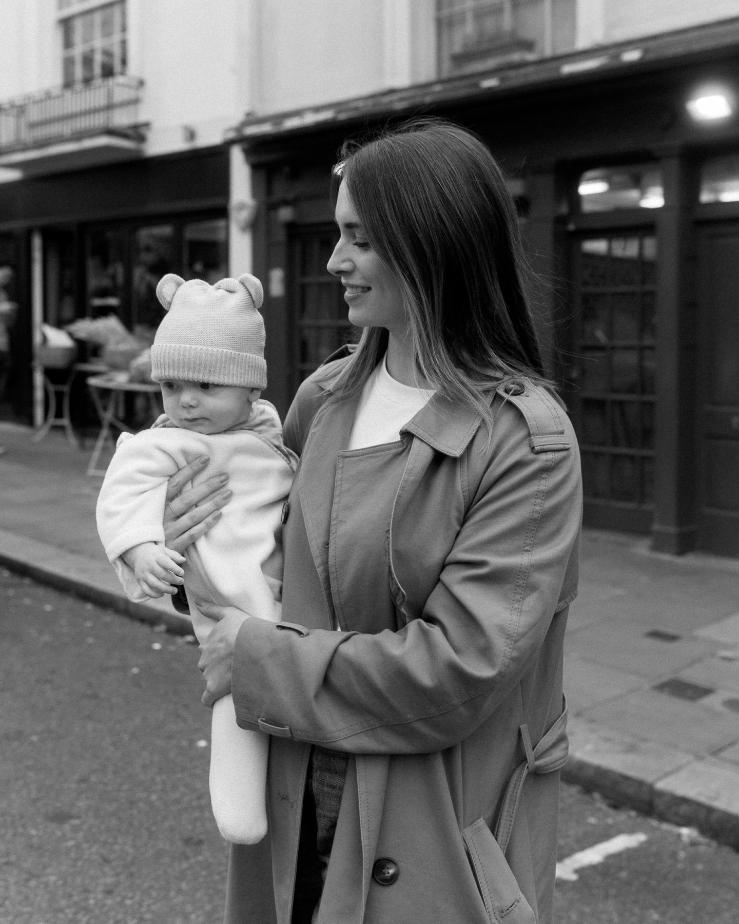 Motherhood, but make it Notting Hill. I try to get back to London every year and always love fitting in some photoshoots when I return. I was lucky to live in London for over two years and it will always feel like my second home. We took these classi
