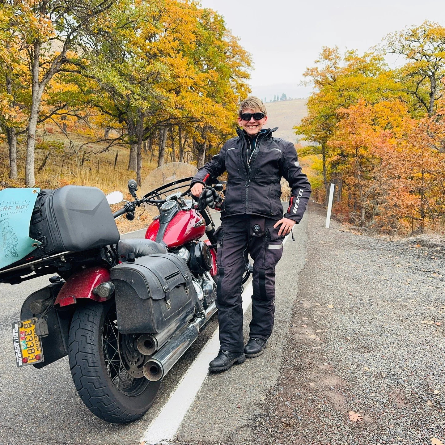 What a fantastic day frolicking through fantastic fall foliage. Fiery pops of yellow, red, and orange leaves adorned trees, bushes, and shrubs of all kinds as I made my way east to Goldendale along the Klickitat River.
#motorcycle life
#motorcycleadv