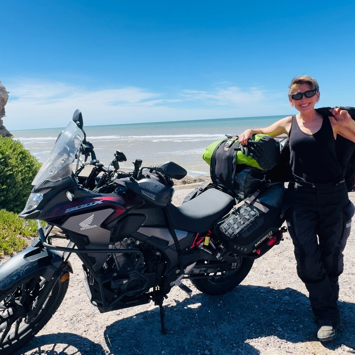 With gusts forecasted as high but manageable, I decided to throw caution to the wind and take a two-hour detour to check out some wildlife on the gulf of San Matias before heading south to Puerto Madryn for the evening. I got even more than I bargain