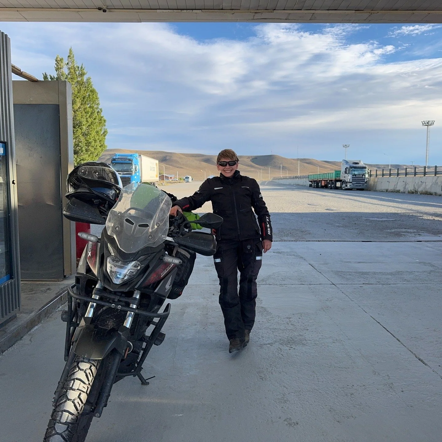 When I pulled into my hotel in Rio Gallegos after riding for almost five hours, most of the guests there were still enjoying their morning coffee. Seeing the day&rsquo;s wind forecast after dinner the night before was all the motivation a night owl l
