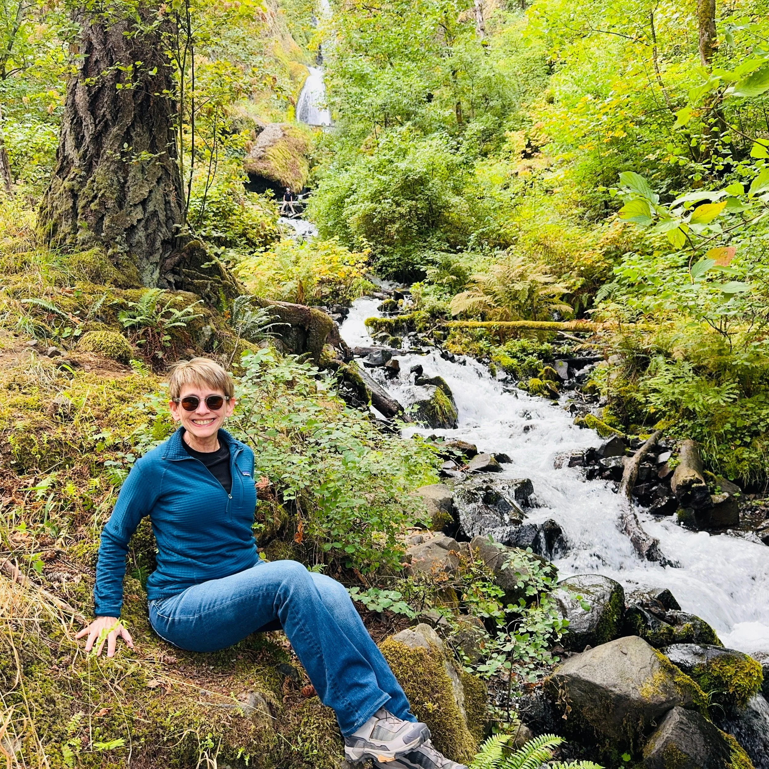 Being a sucker for waterfalls and intrigued by the idea of travelling by trolley to some of the more popular destinations along the Columbia Gorge, I set off this morning on a Grey Line ride with get on and get off stops at seven iconic falls along h
