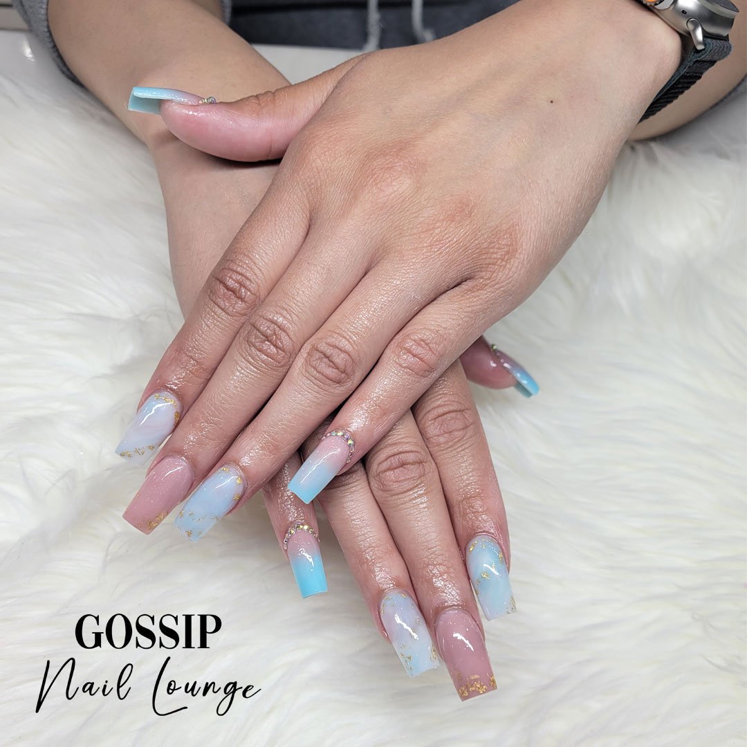 Indulge in a stunning blue marble nail design set, infused with mesmerizing golden flakes. This amazing set will leave your nails looking absolutely gorgeous!#bluemarblenails #gossipnaillounge #leessummit #nailsnailsnails #golden #goldflakes