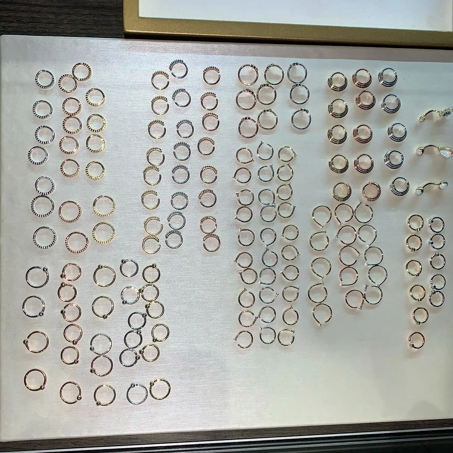Gold Galore! 🤩 Check our all these new 14k gold pieces we have available 💛 If you&rsquo;ve been looking for quality body jewelry you&rsquo;ve come to the right place. Come over and adorn your body with some beautiful pieces. Now at our vintage fair