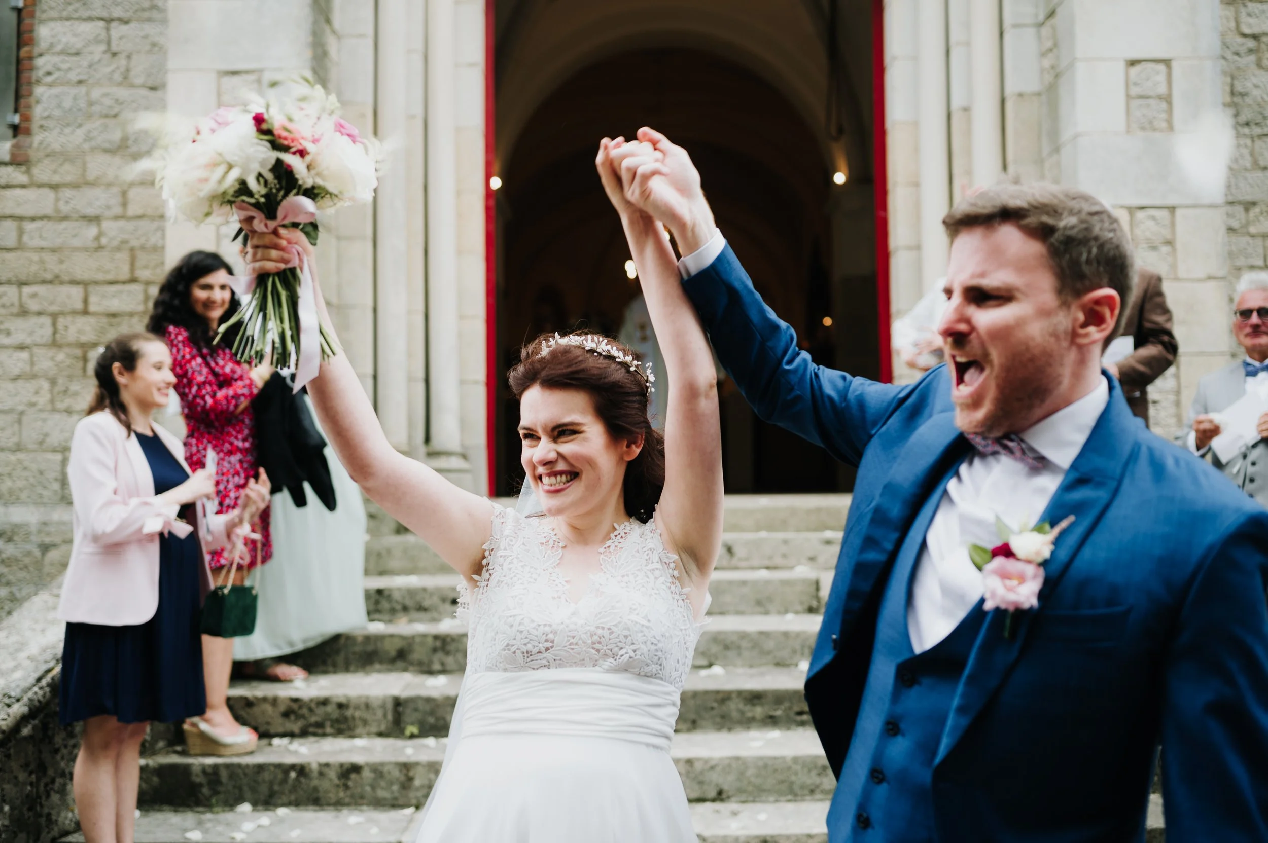 Mariage religieux plein de tendresse au Château de Vallery en Bourgogne
