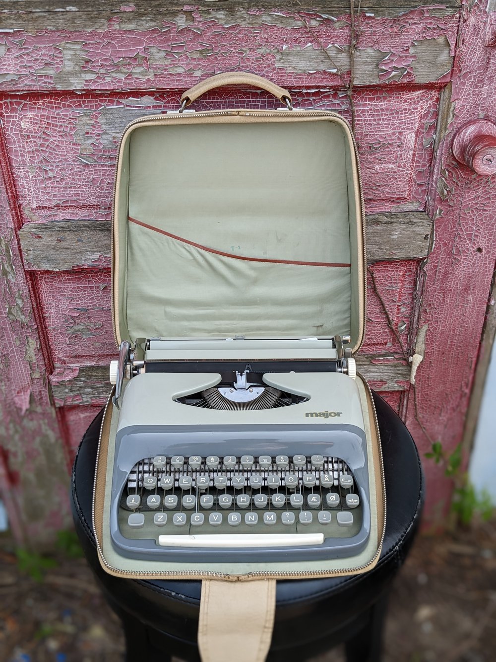 Royal Royalite Green Portable Typewriter W/ Original Case Made