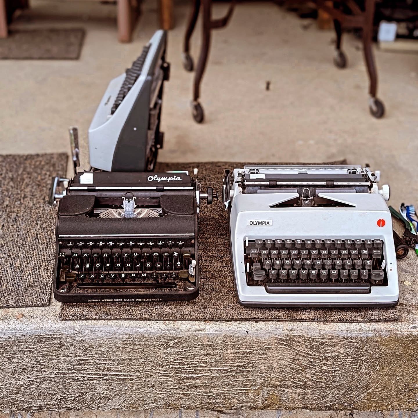 I love this time of year.
Spring doesn't last long in middle Tennessee, but getting to work outside is about my favorite thing in the world!

These machines never cease to impress me. 
Almost every old school repair guy I've ever spoken with lists Ol