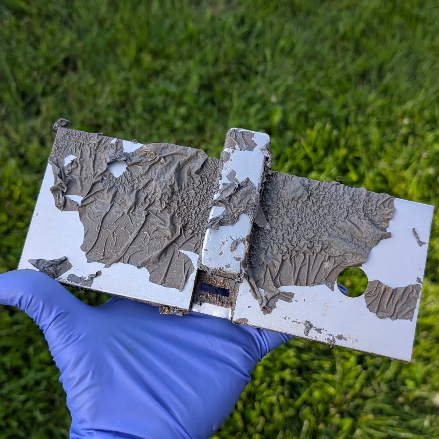 Strippin paint, cleanin macheens, watchin Biscuit find sunbeams, AND pullin ticks. 

Yep. 
Feels like summer is about here. 😅

Trying something out with a Hermes 2k that had some rough, worn out paint- I think it'll turn out pretty cool after all's 