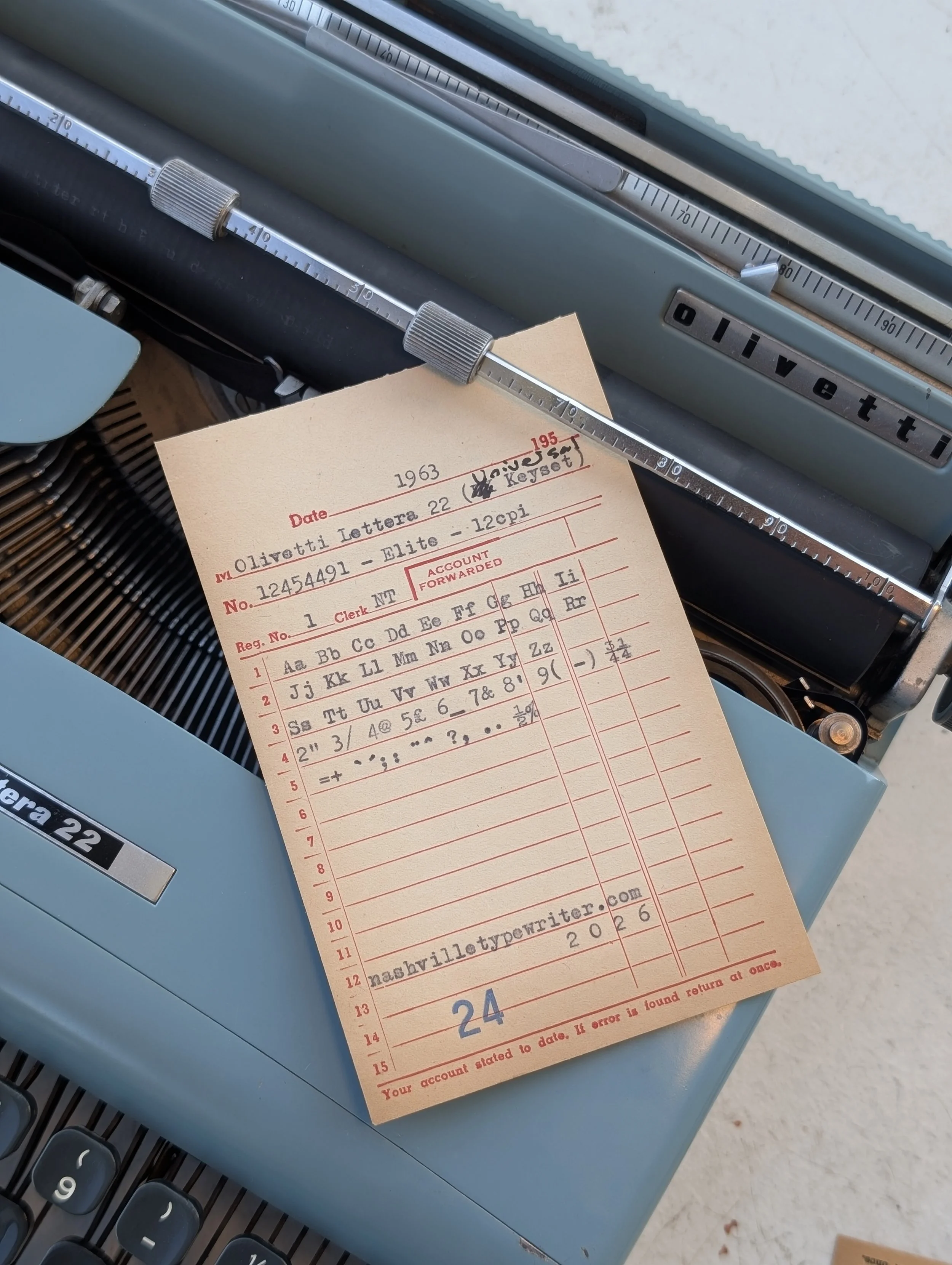 1963 Olivetti Lettera 22 *UK Keyset* GREAT CONDITION