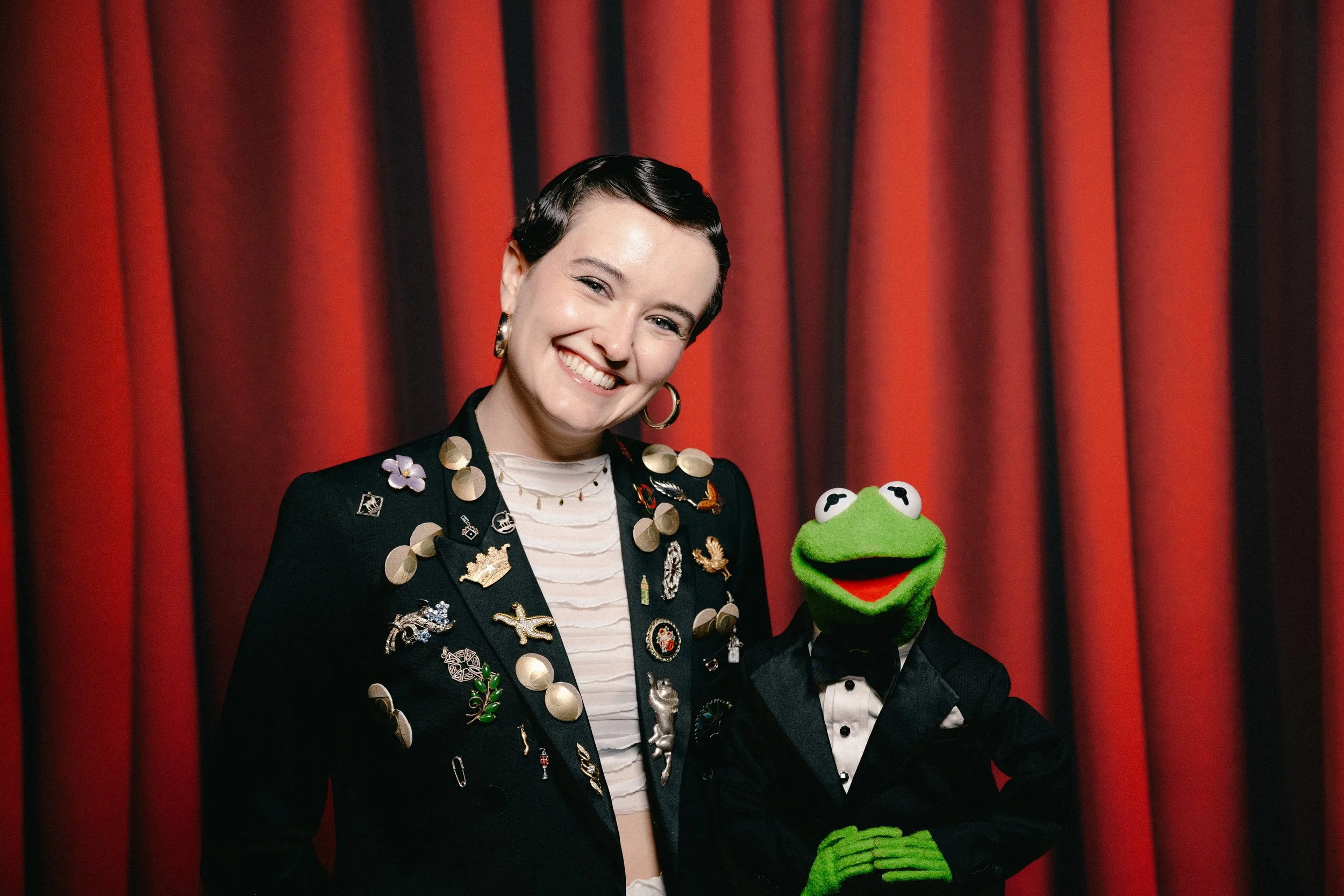 Rose and Kermit the Frog