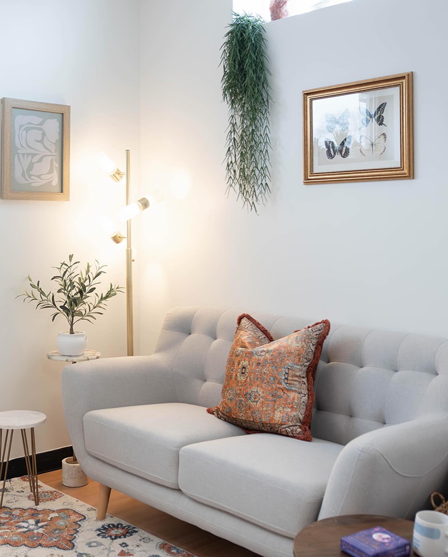 🛋️ Have you seen our newest space yet? 

Take a quick tour around ✨ office 7 ✨

The cozy couch, the hand-picked art work and trinkets, the warm lighting. Say less! We love hanging in here!

The best part? 

Having the space filled with your stories,