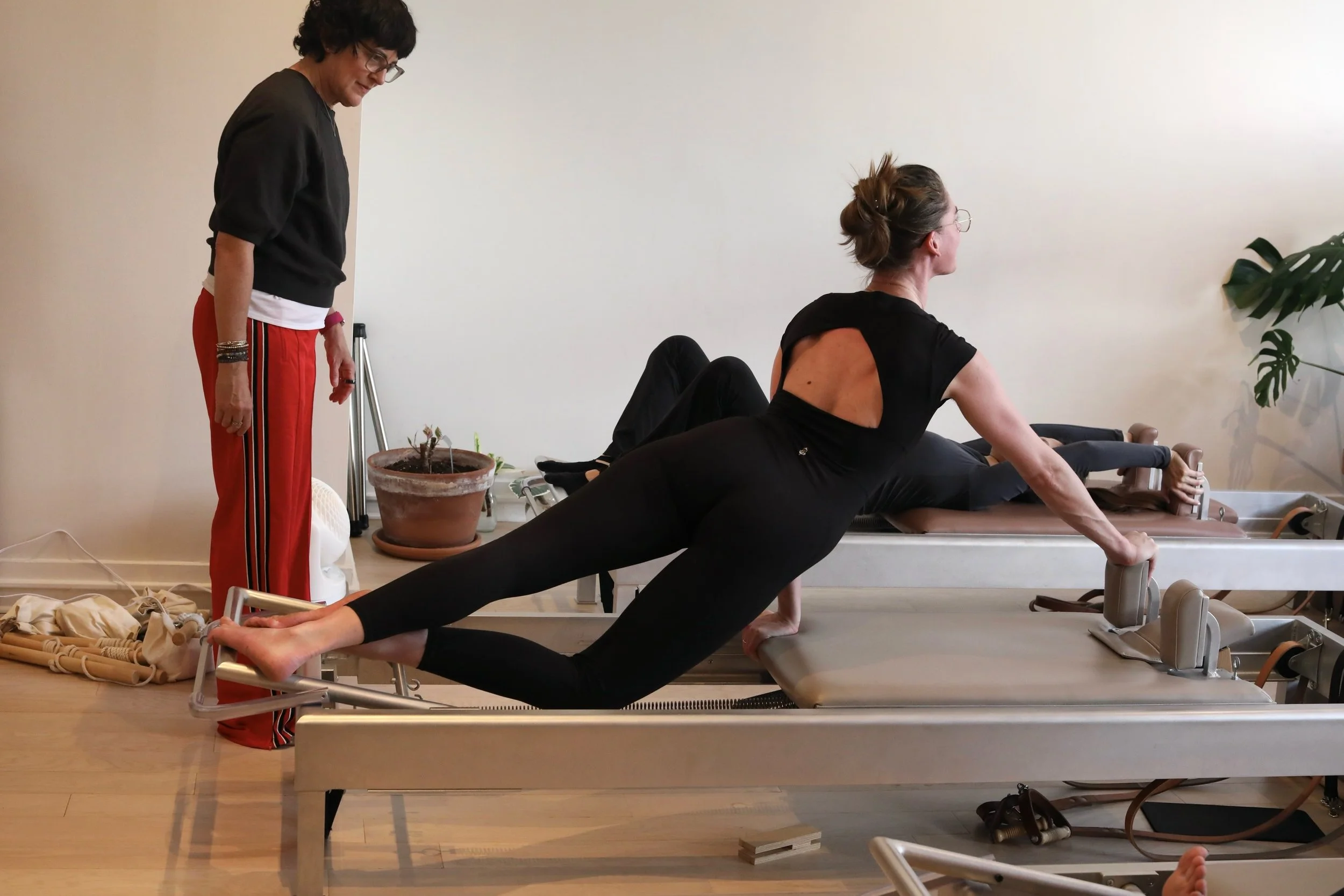 One cue at a time, one rep at a time &mdash; building a practice that supports you from the inside out. 🤍

So grateful for insightful instructors like Carrie from Forte Pilates who deepen our practice and remind us there is always more to learn, fee