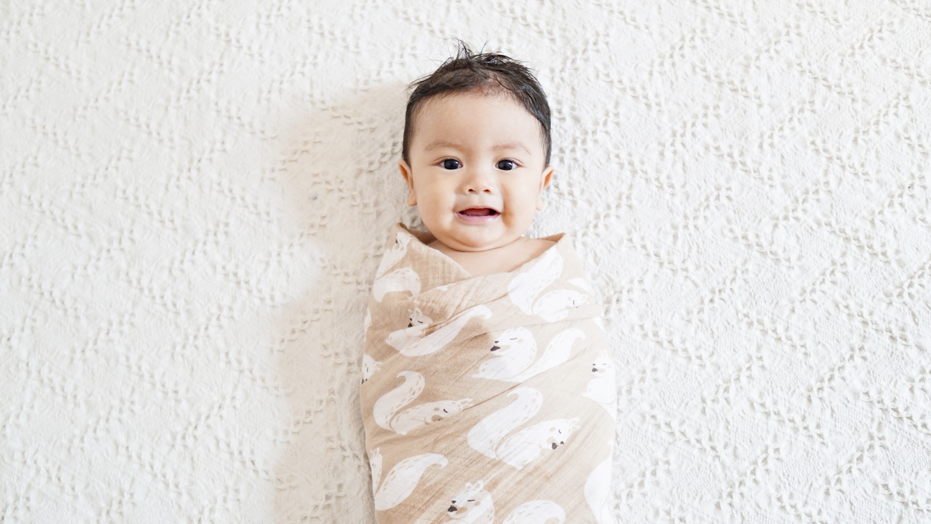 What You Need To Know About Swaddling A Baby Hey Sleepy Baby