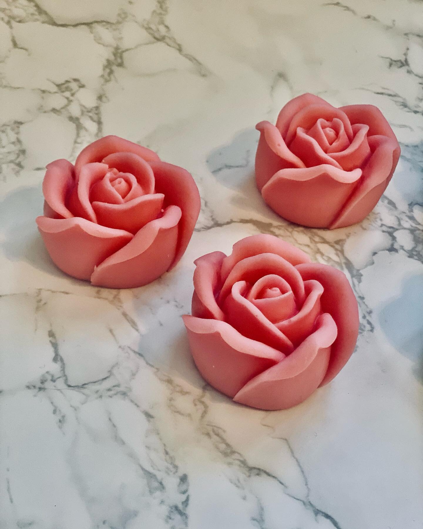 Who said roses are only red 💖

Blush Roses are limited and just the cutest little gift for teachers and coworkers 💝