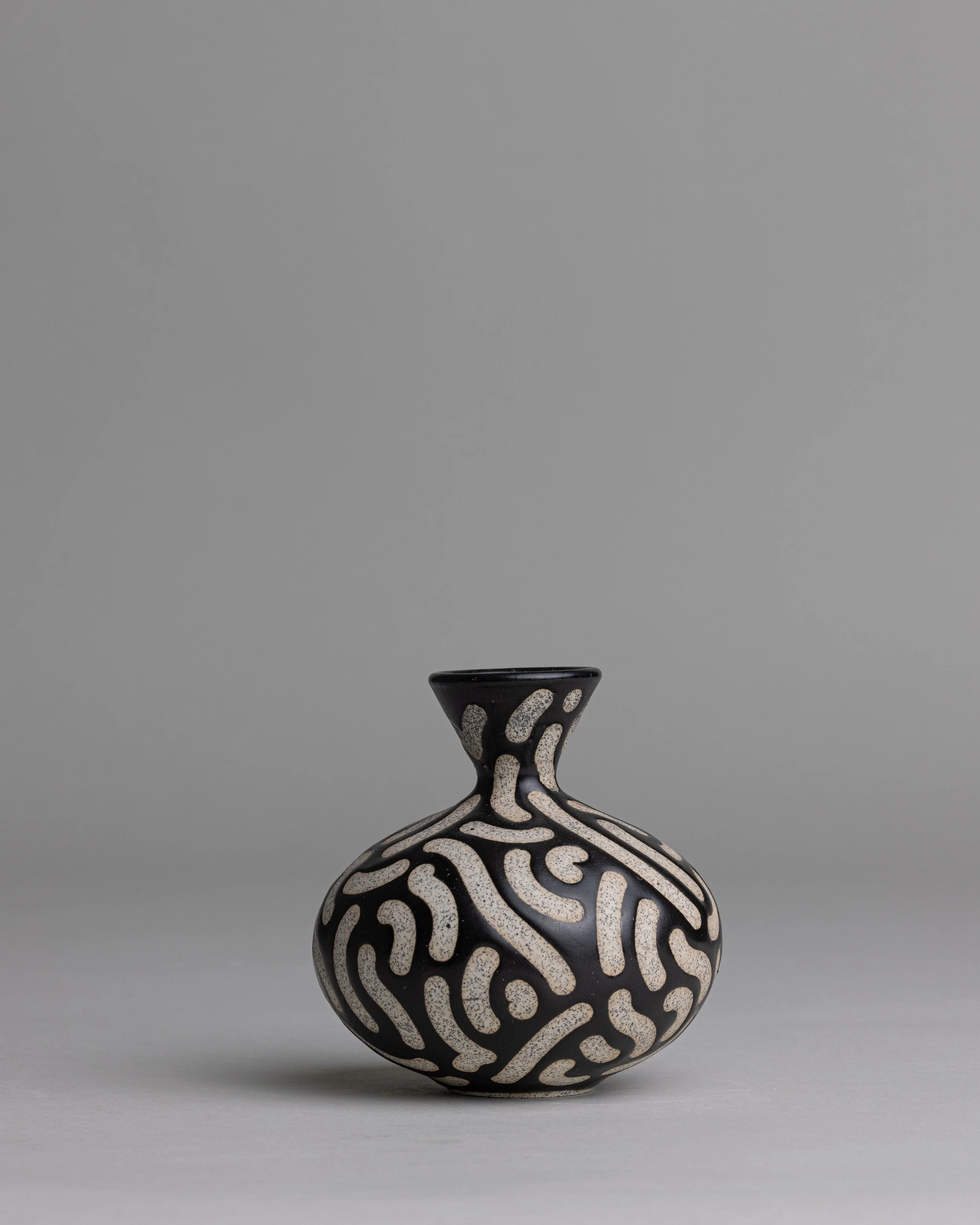 13.
small round turing bud vase
$30
12.3 x 12cm / 682g
Spectrum Satin Black over speckled stoneware
(IMCO Dragonfruit)
impressed makers mark