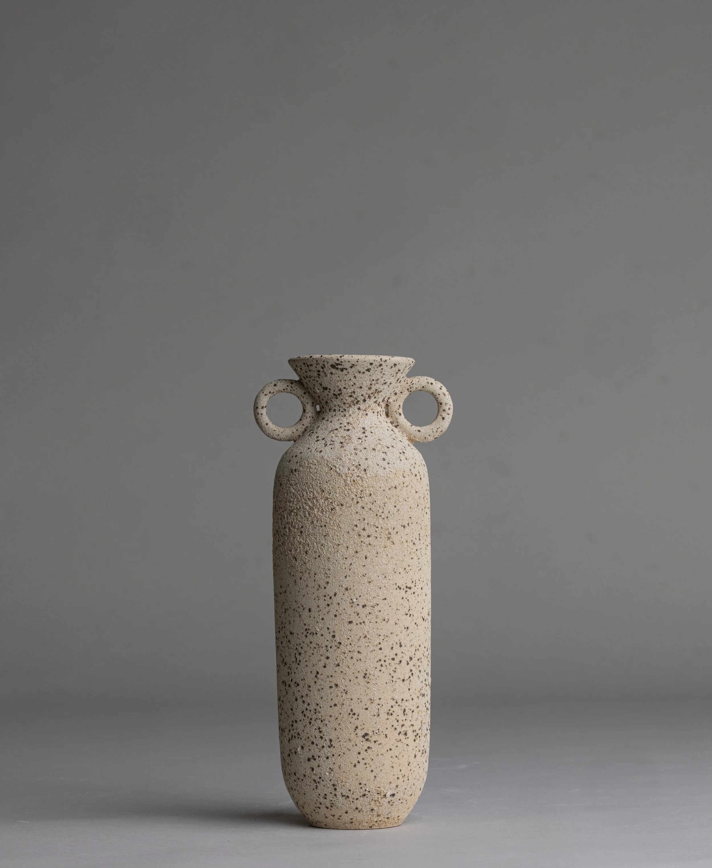 08. 
 medium matte speckled vase  
$ 