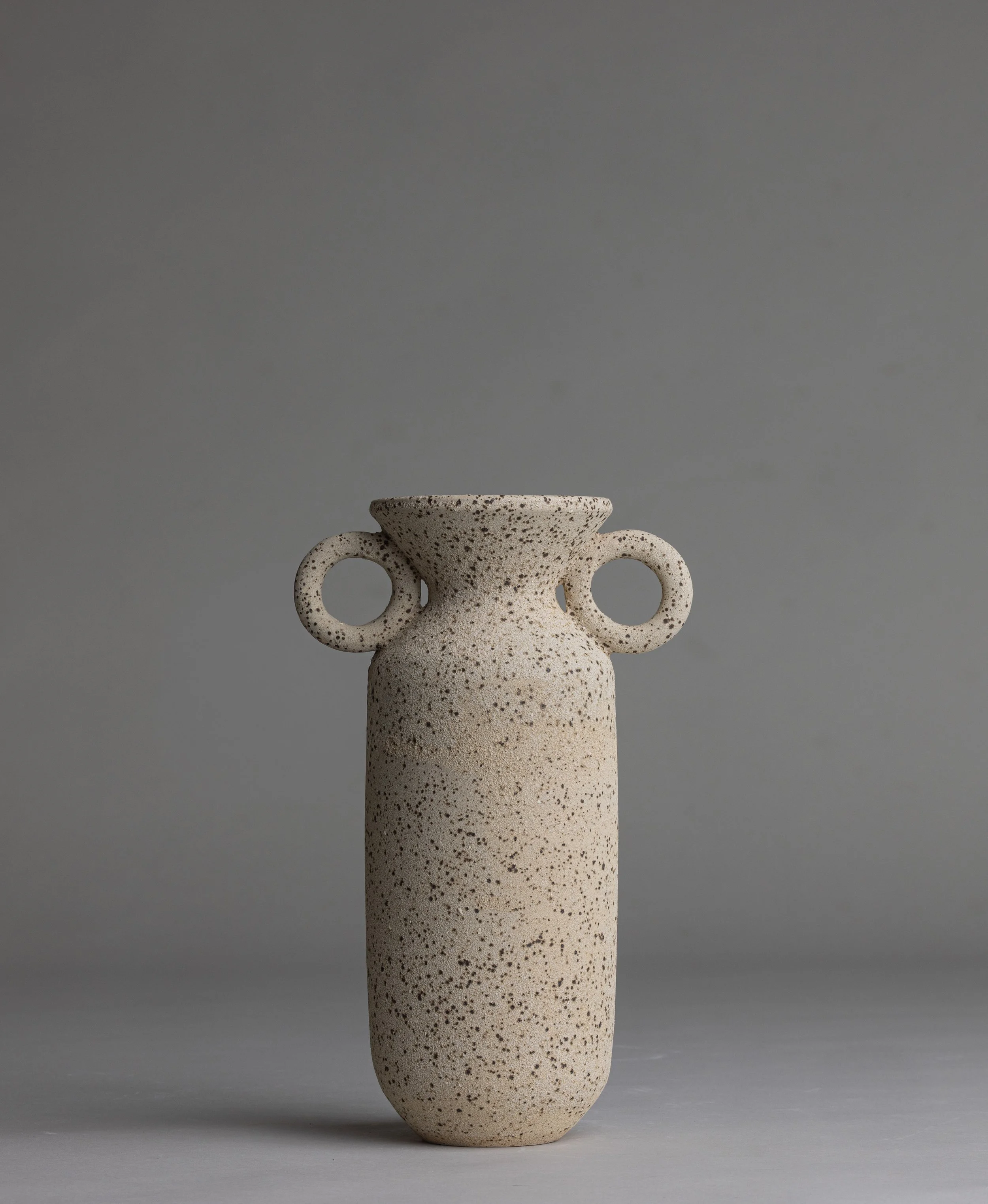09. 
 medium matte speckled vase  
$ 