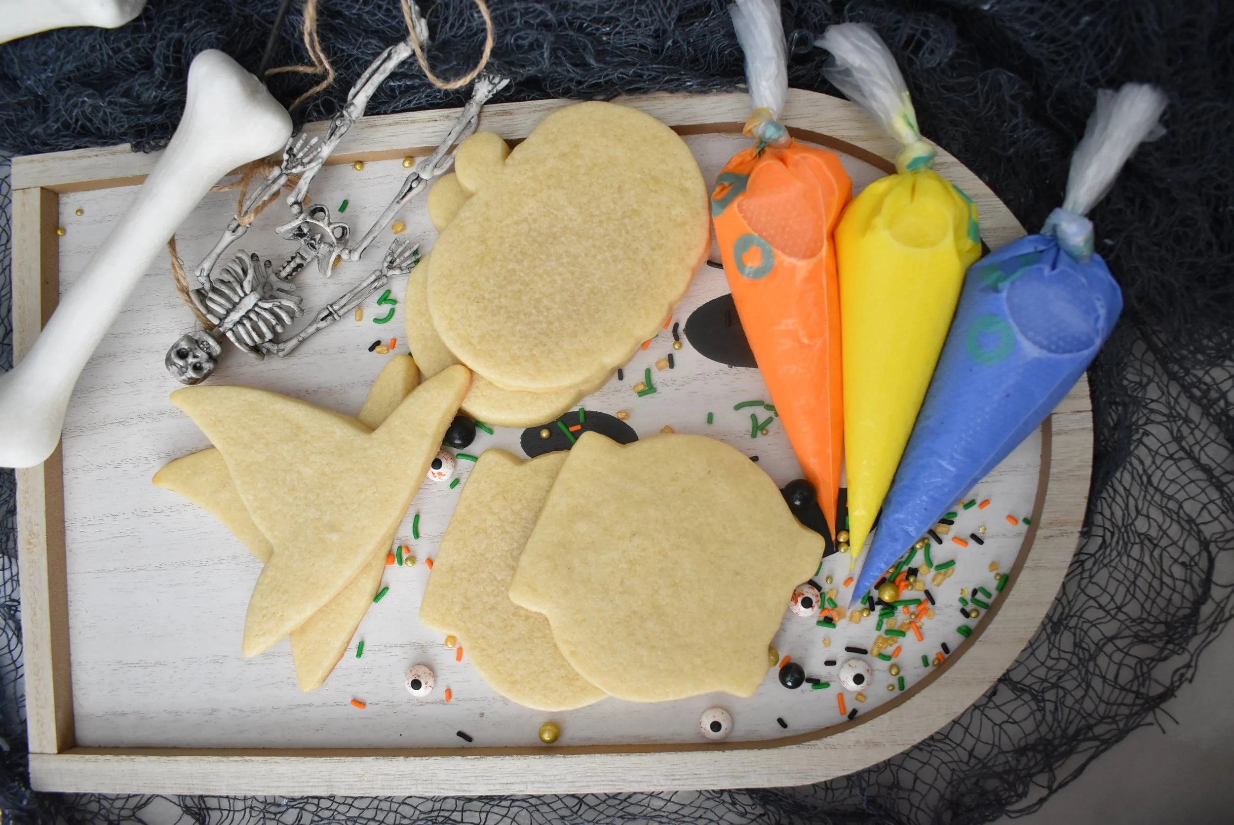 Halloween DIY Set - 6 Cookies, Holiday Sprinkles and Icing