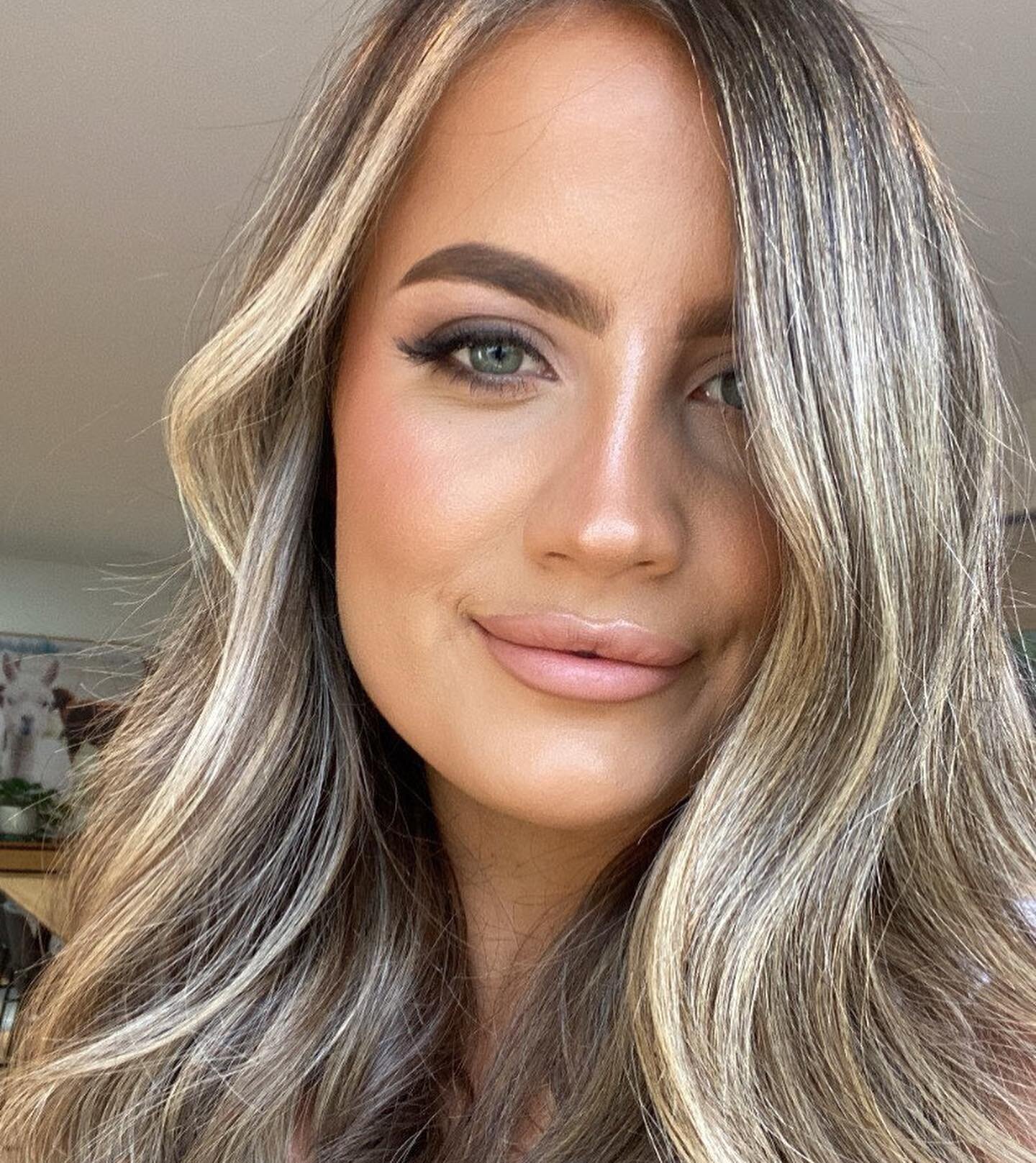 Start your Thursday off by admiring this absolute beauty! 😮 🔥 😍 @jessiemartini  XXX makeup by our queen @ns.makeupartistry 💕 We are loving the smoked wing! 😏 &amp; of course we are using @mooiemakeup Foundation. We have stock available in the st