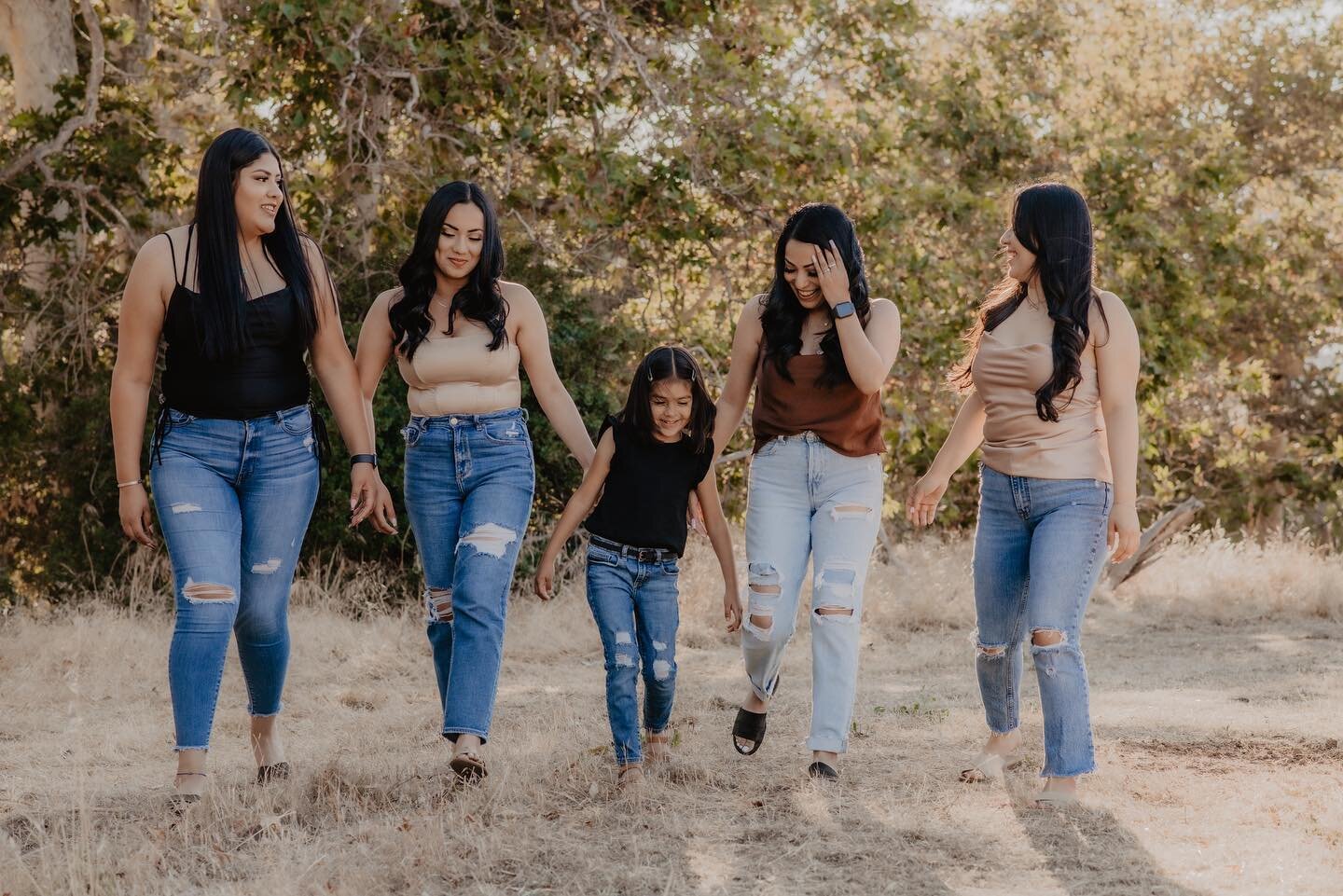 I invite you guys to get all your primas, sisters, or friends together and plan a photo session✨ 

This was so much fun to capture. 
Memories that will last a lifetime 🫶🏽
.
.
.
#eastbayphotographer #bayareapgotographer #familyphotography #familypho