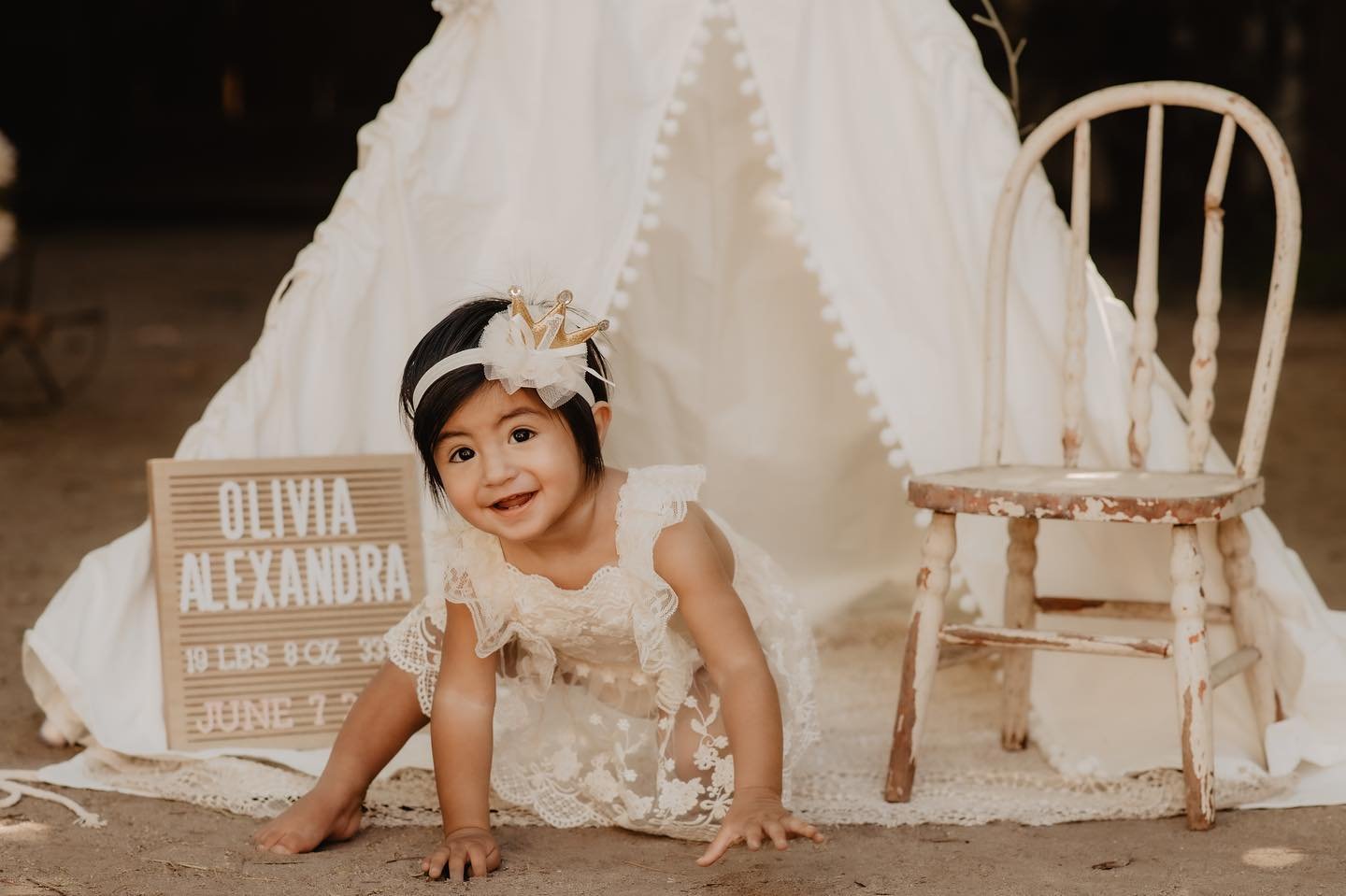 Olivia&rsquo;s first birthday 🌾
.
.
.
#firstbirthday #firstbirthdayphotoshoot #firstbirthdaycakesmash #nikon #nikonusa #nikonphotography #cakesmashphotography #firstmilestone #momsbehindthecamera #gameoftones #eastbayphotographer #bayareaphotographe