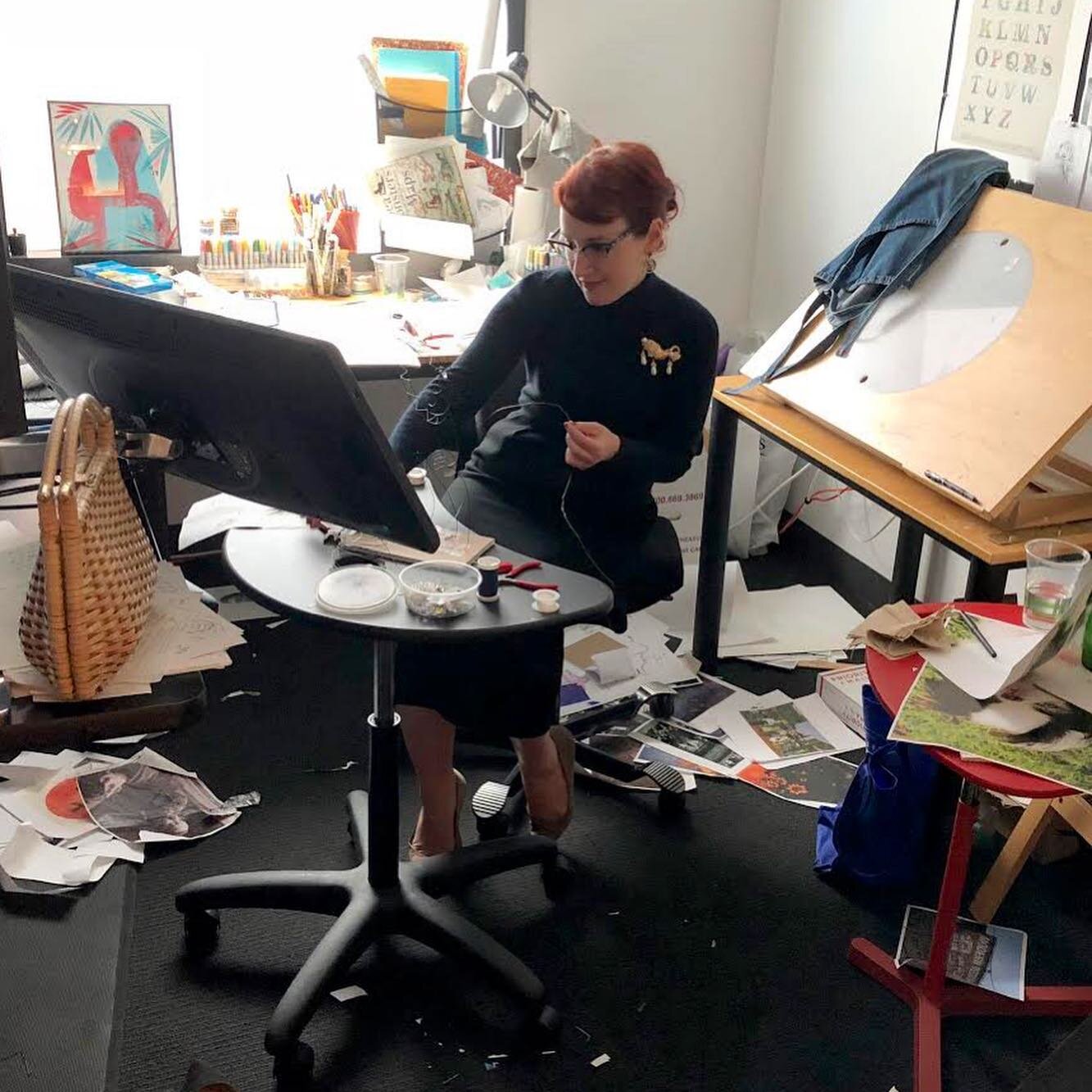 ✨Behind the Scenes✨

1. Building a Counselor wire sculpture in my insanely chaotic Pixar office. I&rsquo;ve come to accept that MESS is a vital part of my process.

2. Presenting my sculpts to @petedocter for the first time! It was such a tiny room- 
