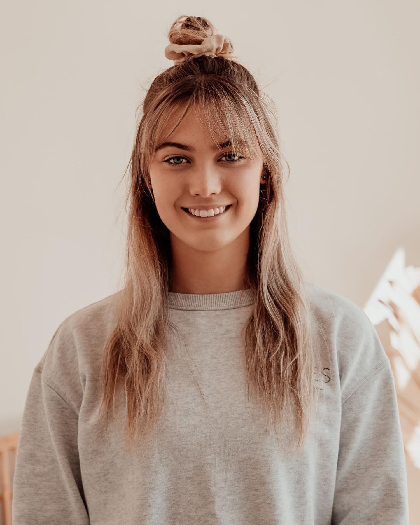 Get to know our instructors a little better 😄😄 

Elisha is one of our newer instructors, however has been a member with us since 2017! 😱 Elisha spent 2020 studying all things anatomy and studying her Pilates Teacher Training. 
Elisha deserves a bi