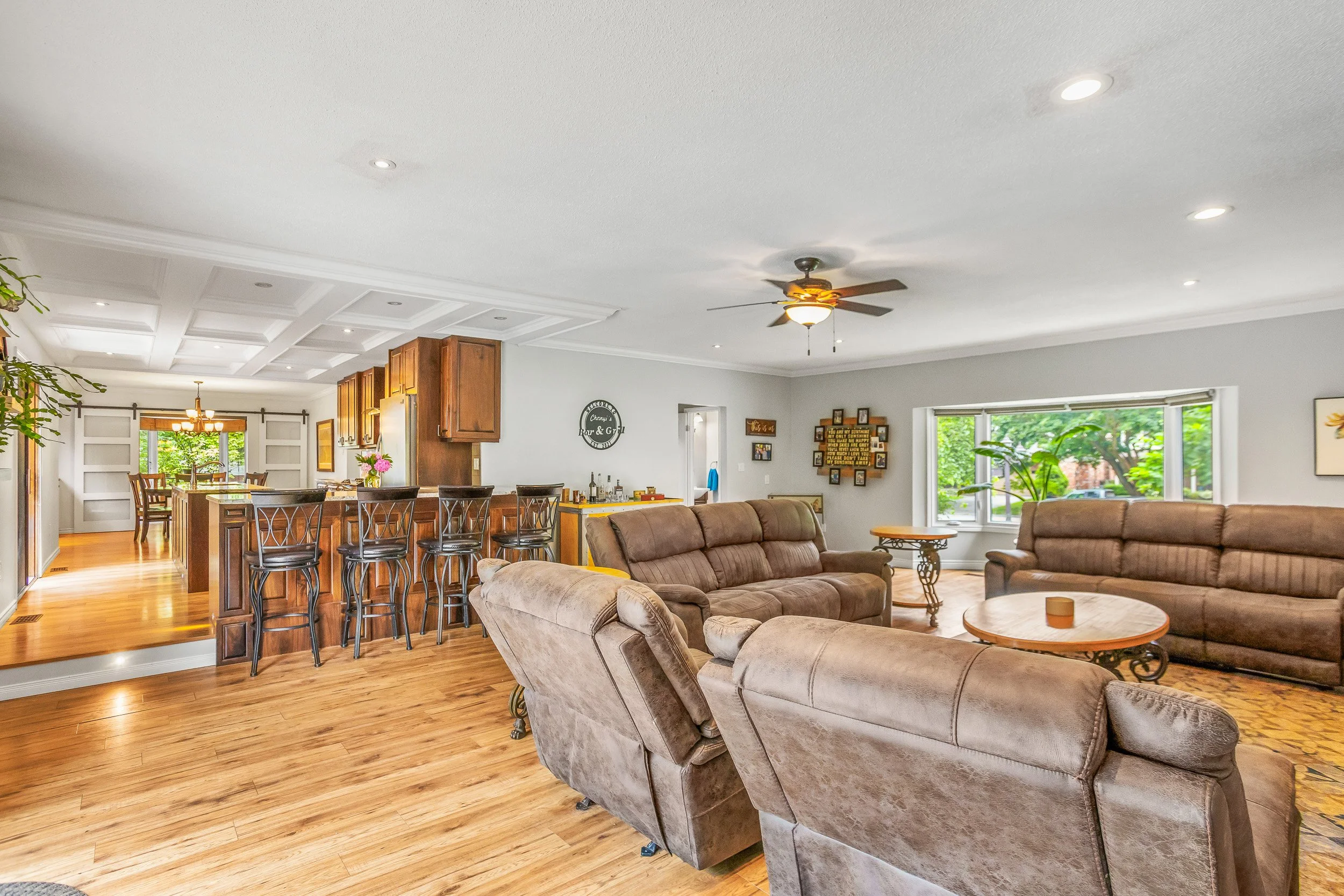 272 Chittick Cres-10.jpg