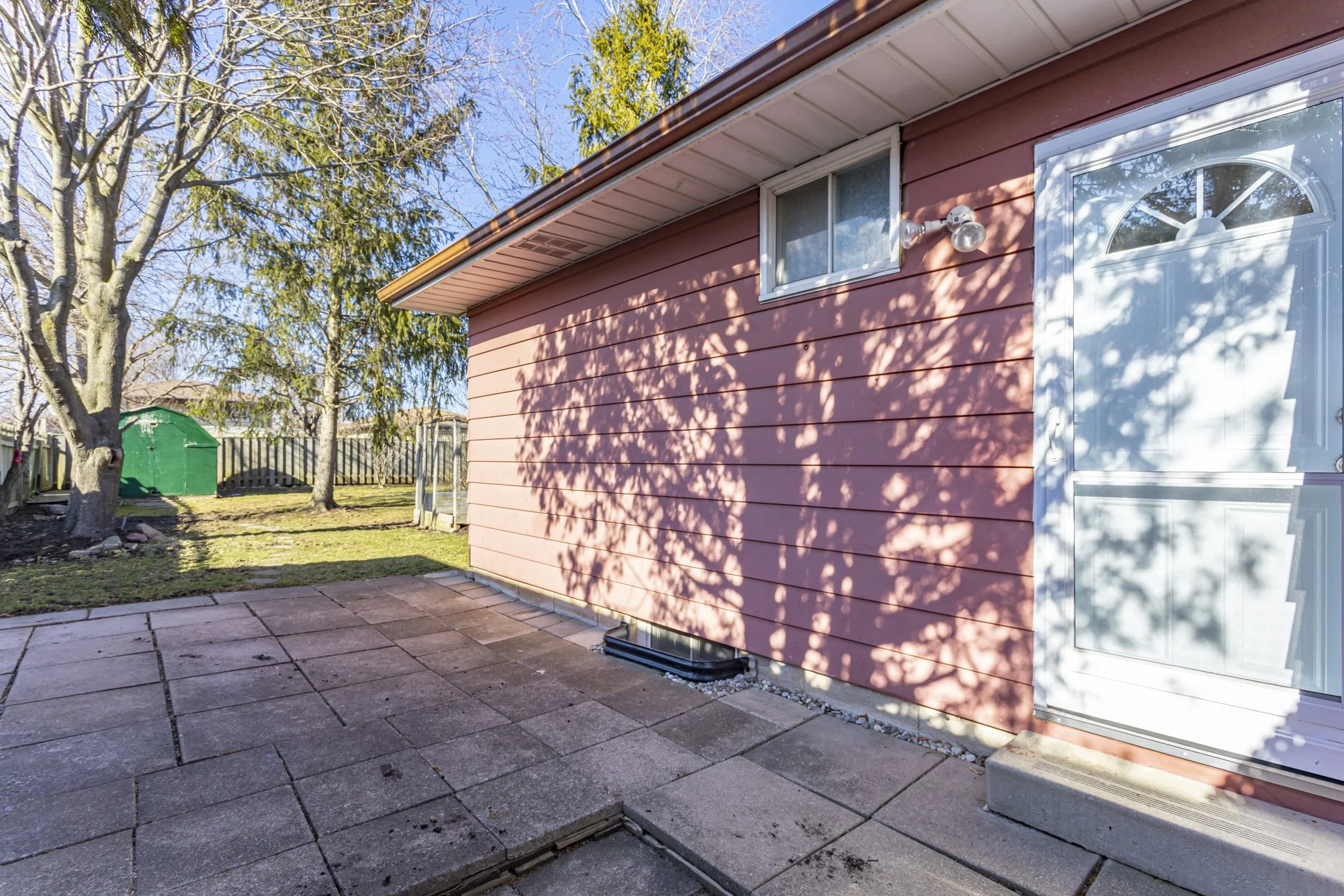 129 Nicholas Cres_41.jpg