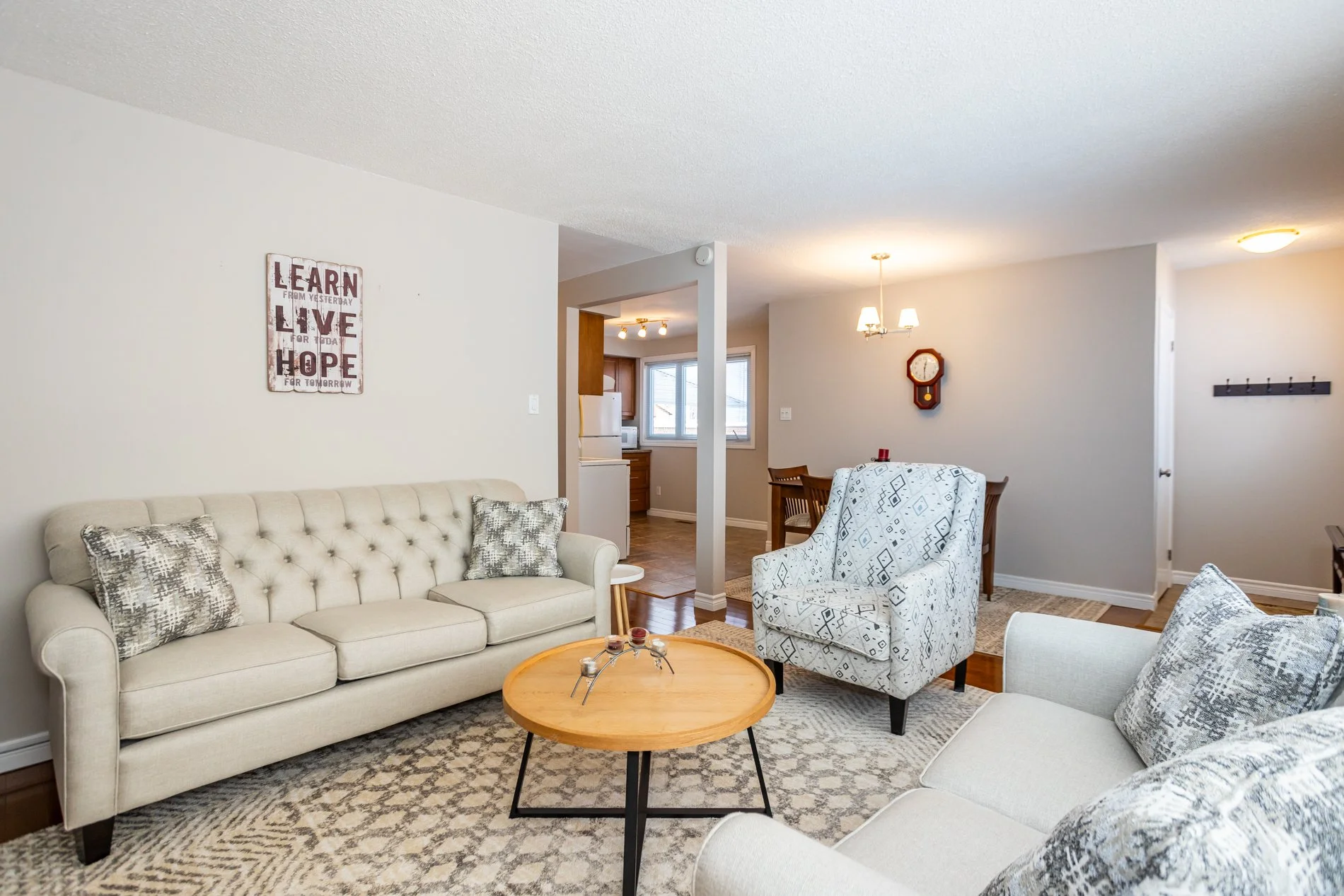 43 Frobisher Cres-12.jpg