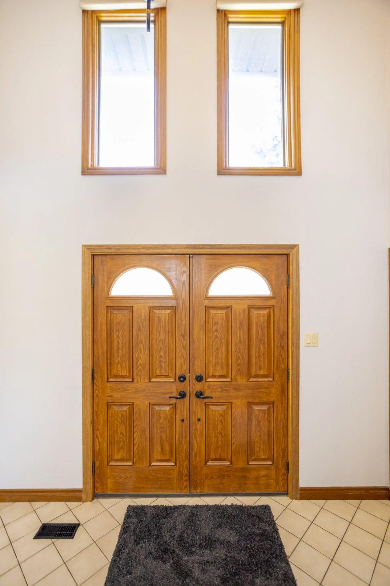 70 Thumnderbird Cres_11.JPG