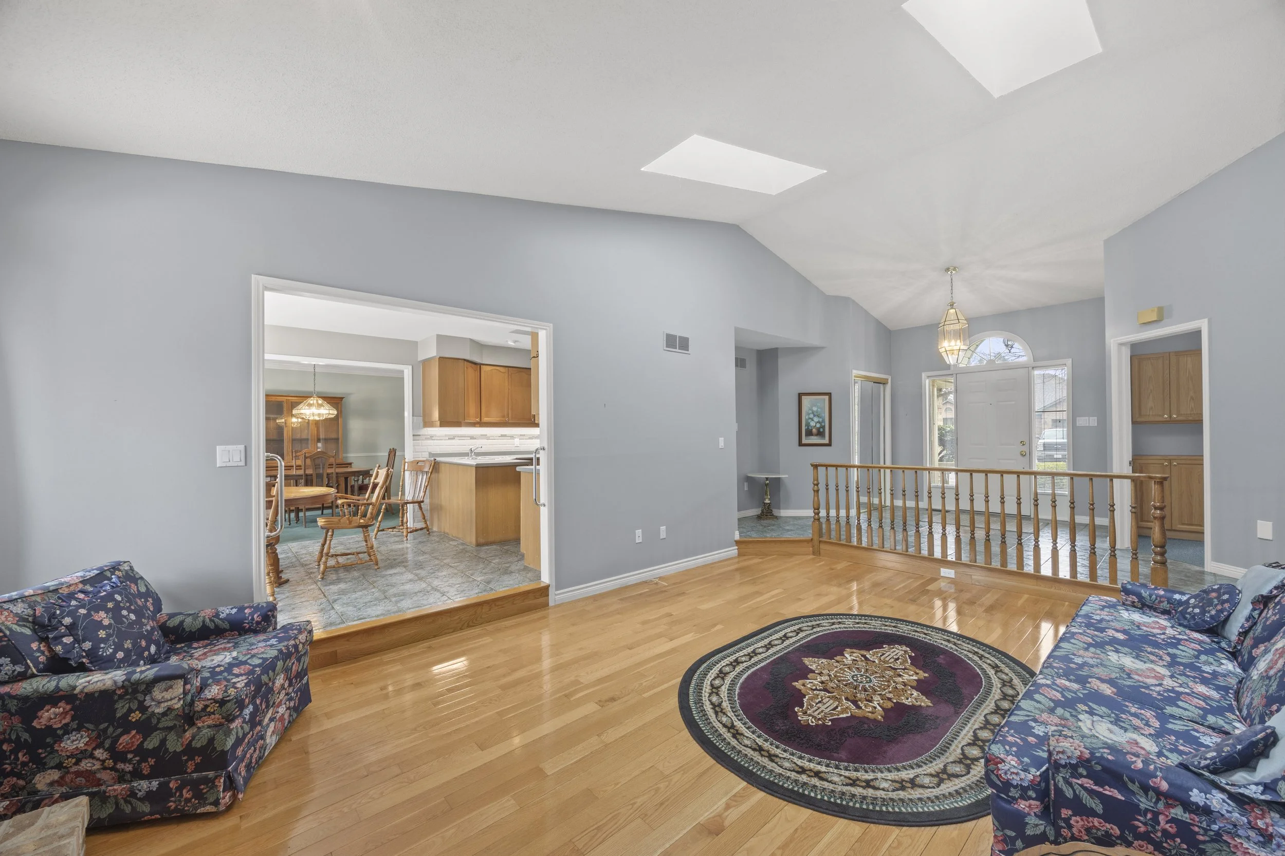 7069 Diane Cres -19.JPG